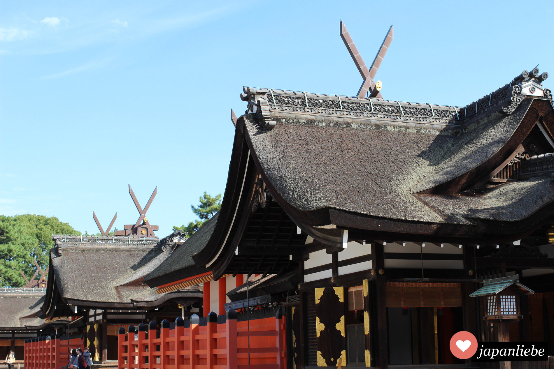 Klssische Shinto-Schrein-Dachfirste am Sumiyoshi Taisha Schrein in Osaka, Japan