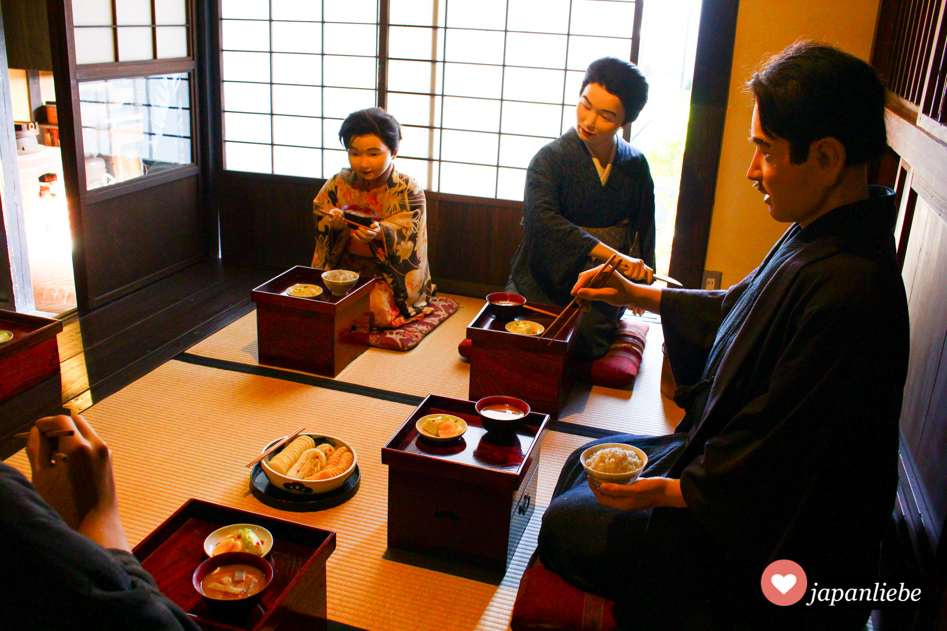 Im Town History Museum der kleinen Stadt Uchiko auf Shikoku bekommt man einen tollen Einblick in das Leben einer Händlerfamilie Anfang des 20. Jahrhunderts, inklusive Frühstücksgewohnheiten.