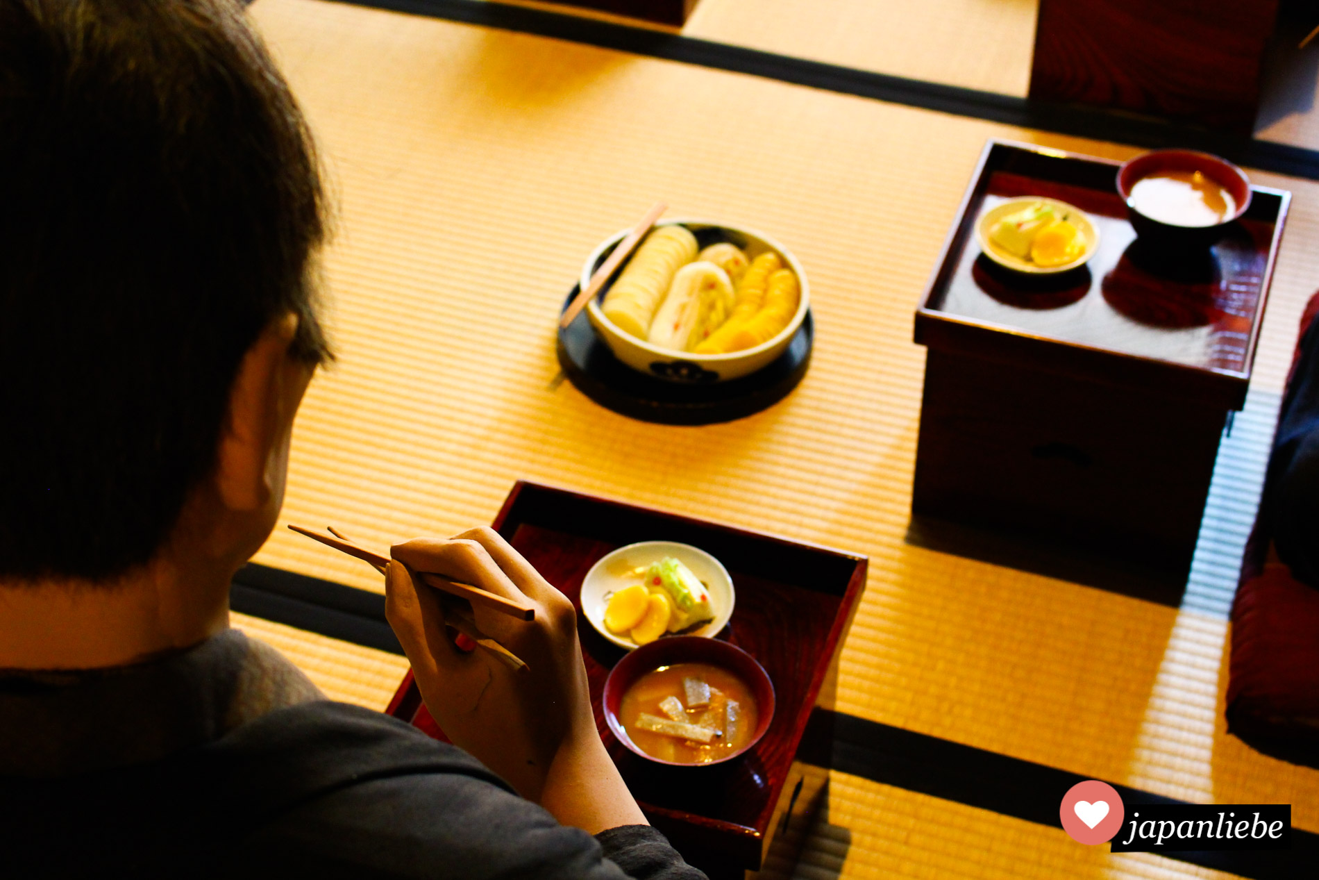 Das Frühstück einer Händlerfamilie in der Taisho-Zeit war dem heutigen nicht so unähnlich.