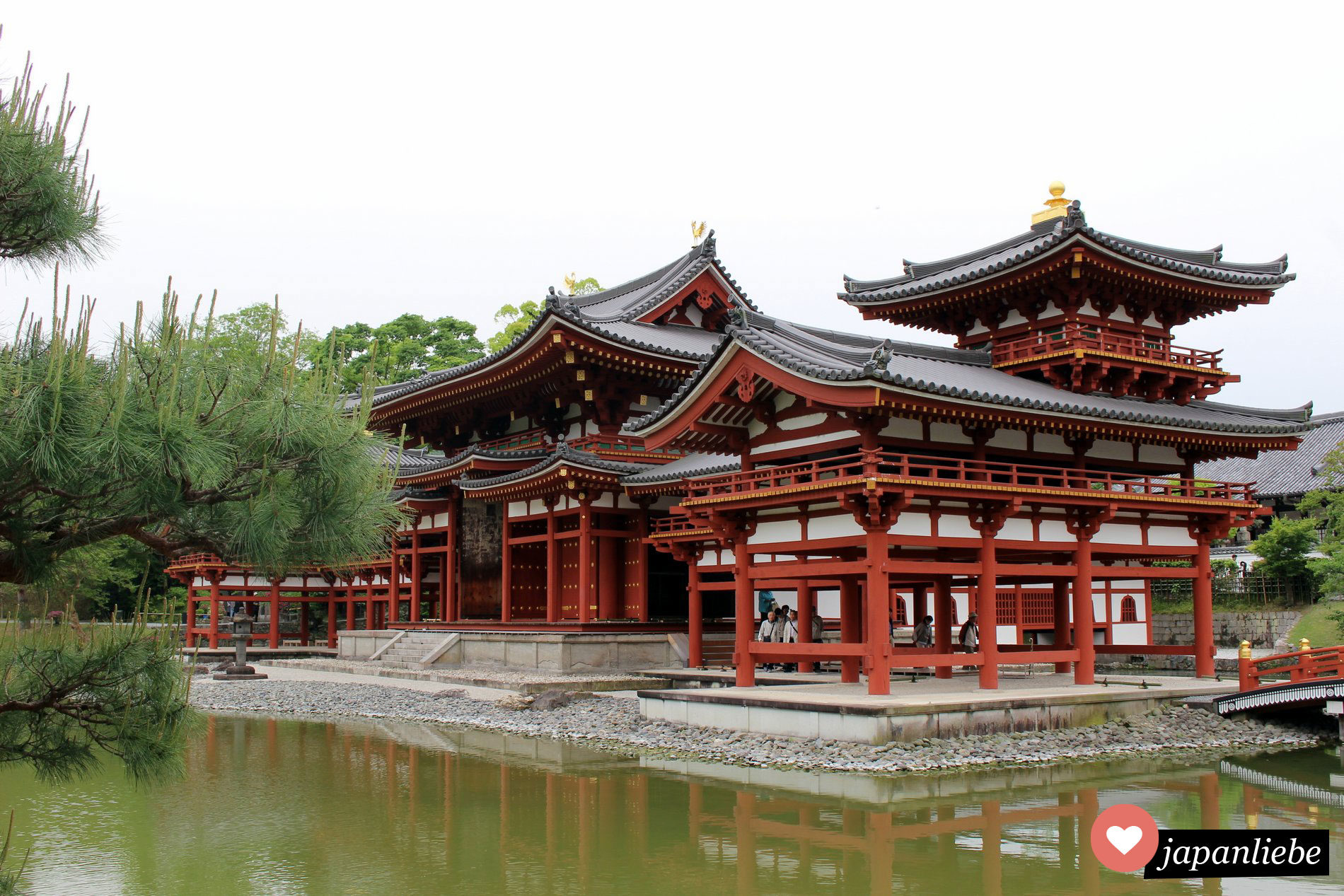 Der Byodo-in Tempel in Uji nahe Kyoto gehört wegen seiner Schönheit zum UNSECO Weltkulturerbe und ziert sogar die 10-Yen-Münze.