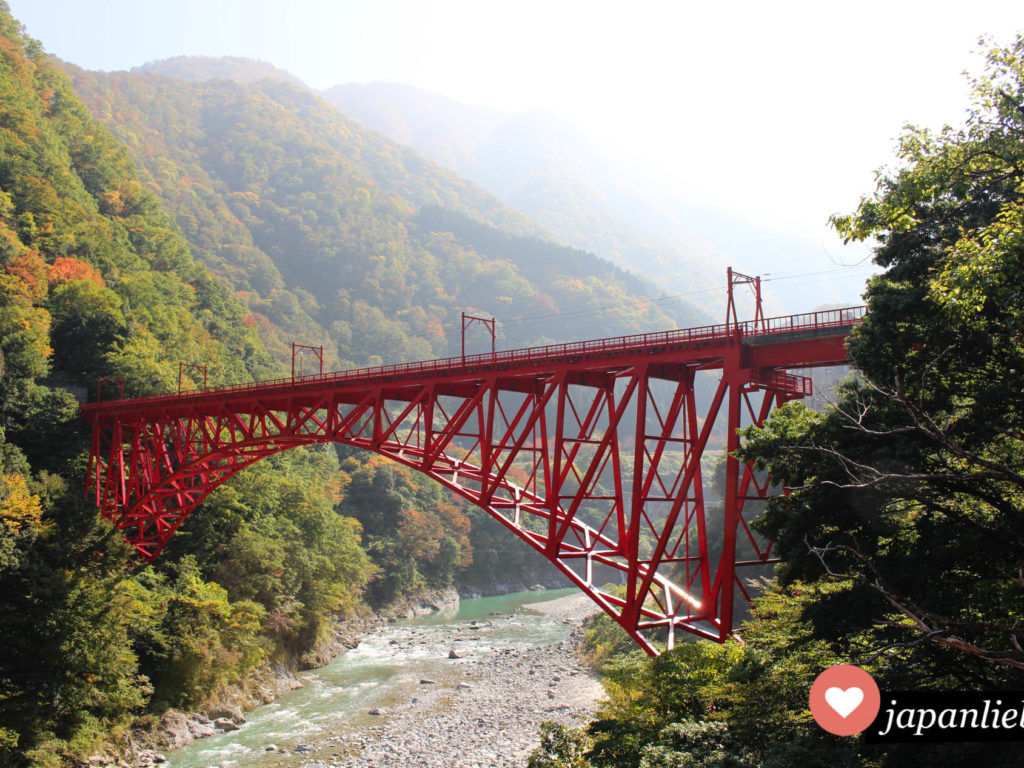 Das bekannteste Motiv der Kurobe-Schlucht: Die Shin Yamabiko Brücke.