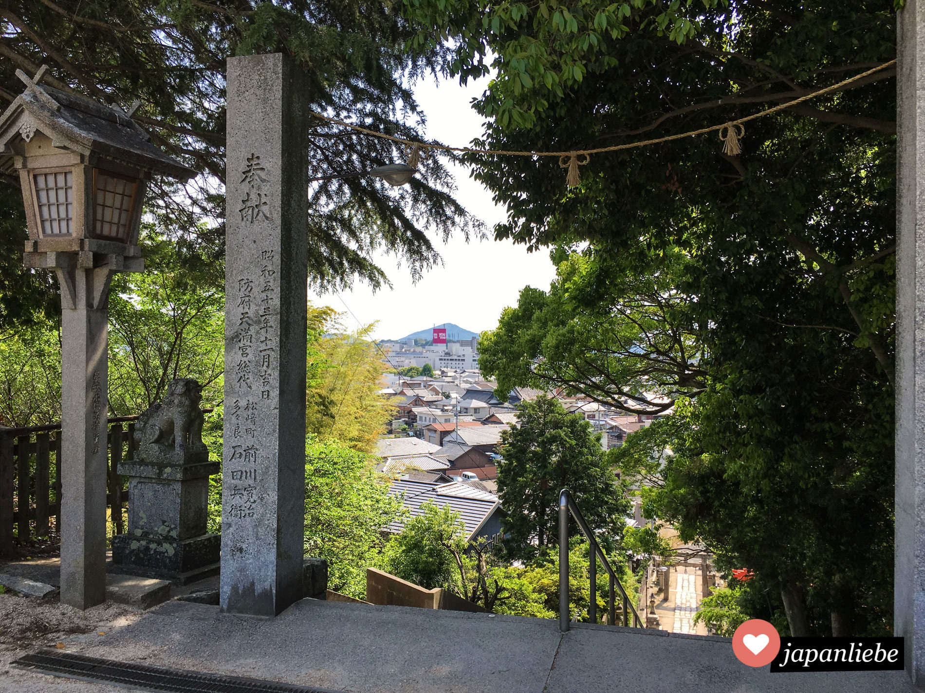 Da der Tenman-gu Schrein in Hōfu auf einem Berg liegt, hat man von dort einen schönen Blick über die Stadt.