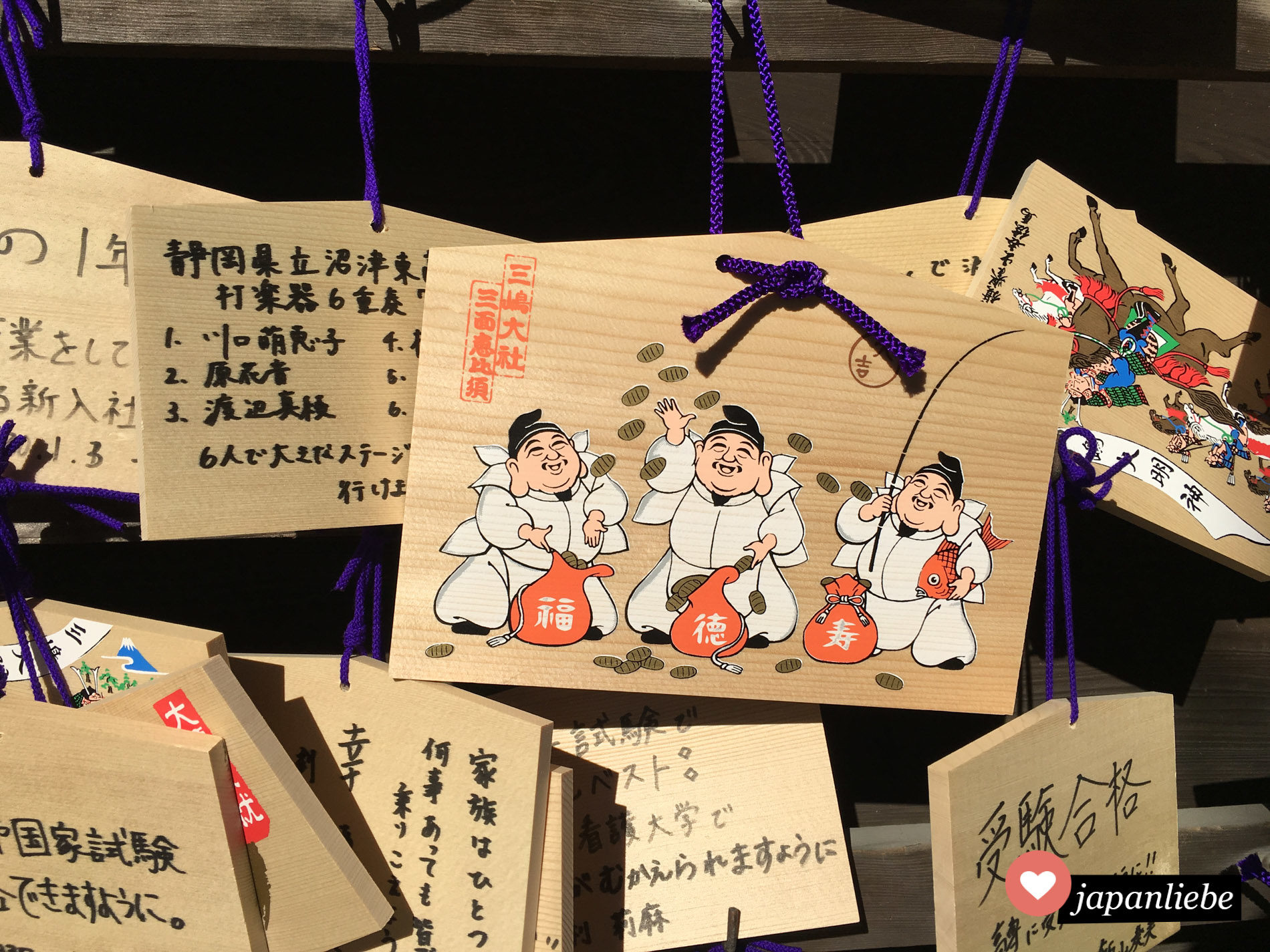Am Mishima Taisha Schrein in der Stadt Mishima hat Ebisu seine eigenen ema Wunschtafeln.