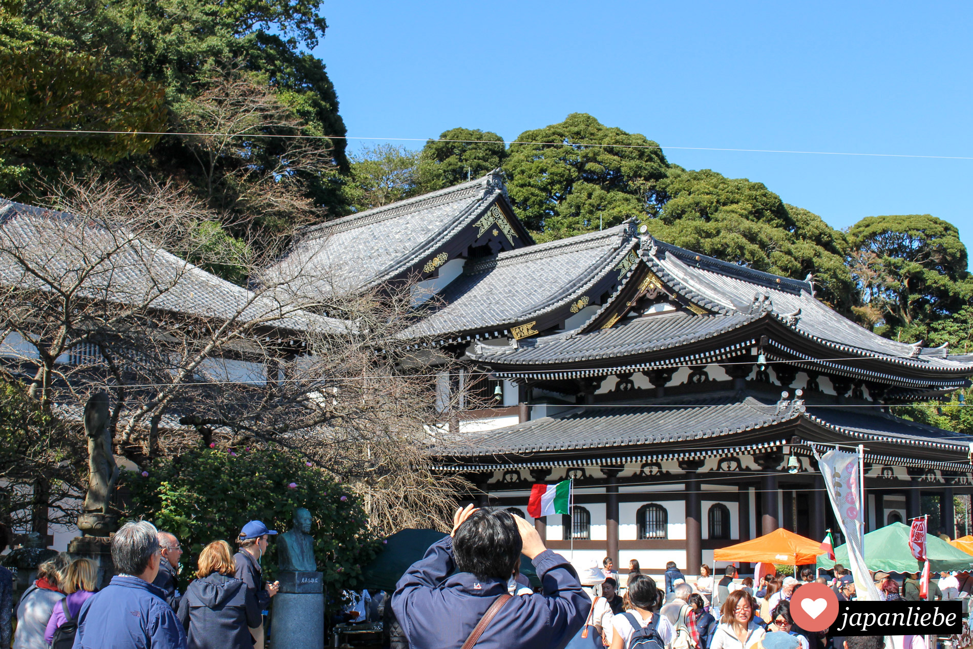 Neben dem großen Buddha Kamakuras beliebtestes Ziel für Touristen: der Hase-dera Tempel.