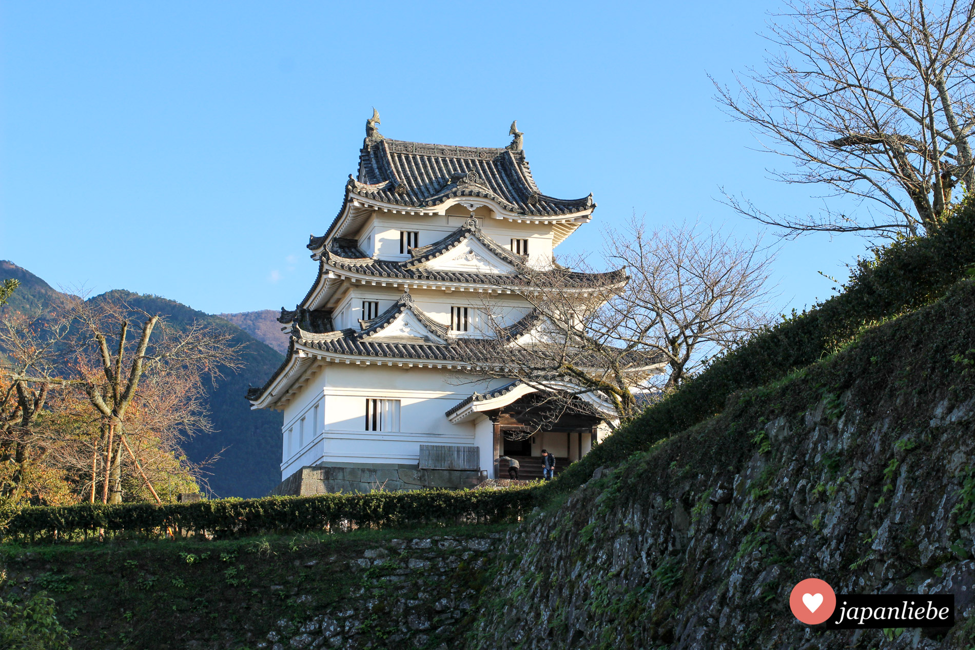 Gleich mehrere der durch Naturkatastrophen den Krieg unversehrten Burgen stehen auf Shikoku, so wie die kleine aber feine Burg von Uwajima.