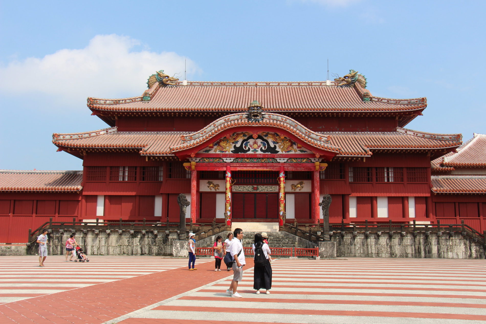 Die Burg Shuri auf Okinawa im Süden Japans ist eine der UNESCO Weltkultruerbestätten auf der Insel. 2019 brannte es leider fast vollständig ab. Bis 2026 soll es wieder aufgebaut werden.