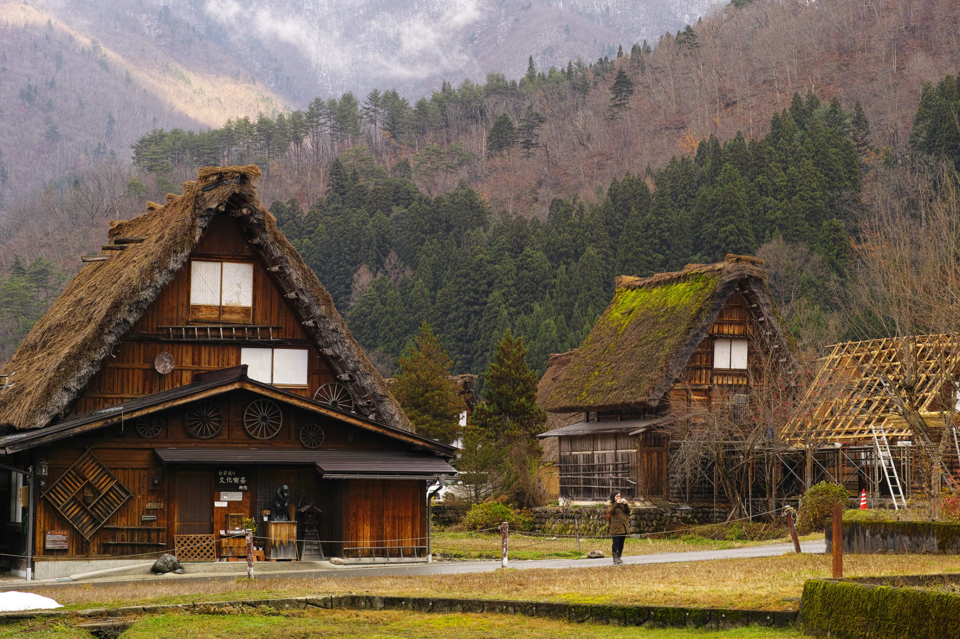 In der abgeschiedenen Region Shirakawa-go ist ein einzigartiger Bau- und Lebensstil erhalten geblieben.