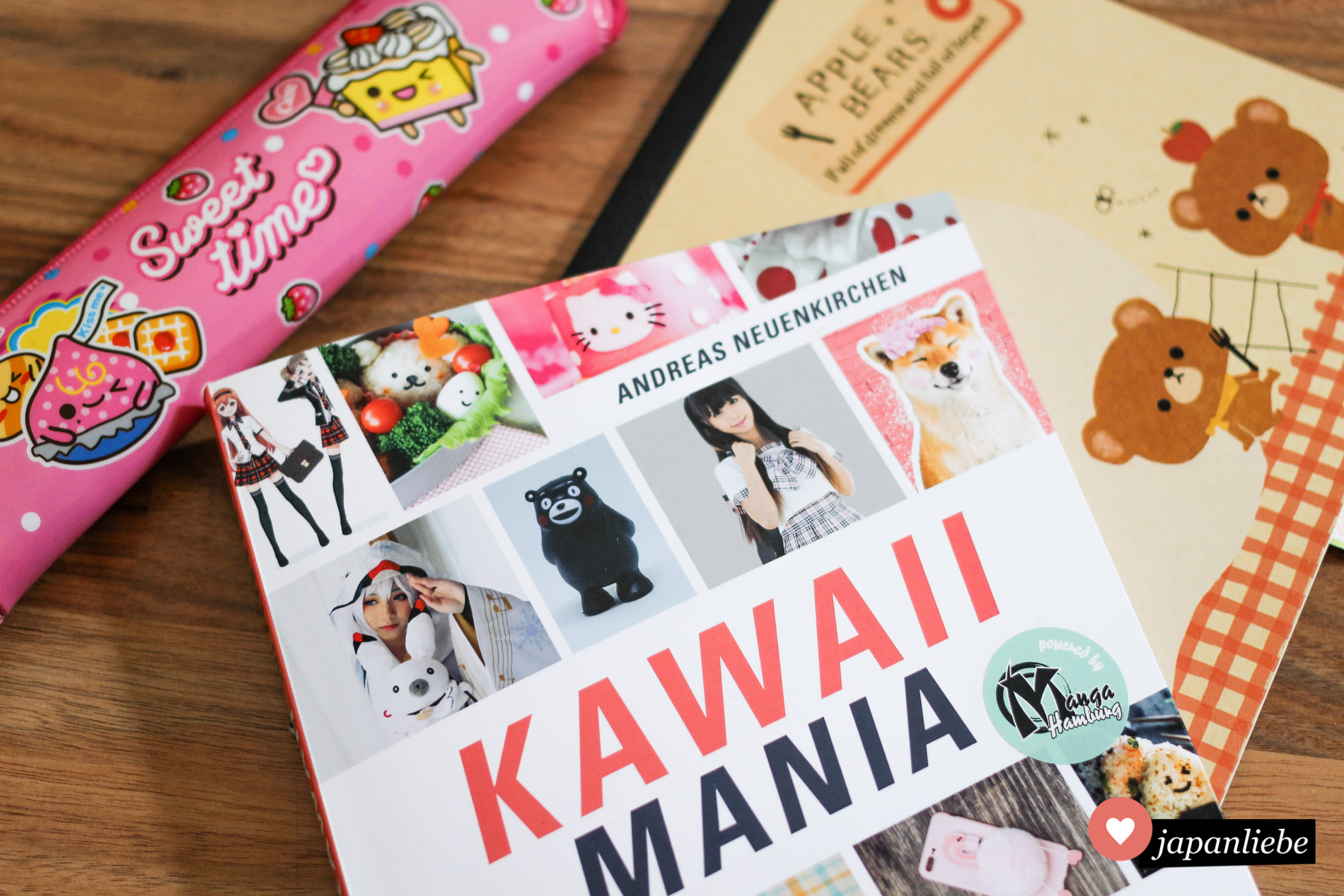 Auch bei mir zu Hause herrscht "Kawaii Mania". Das Buch mit meinen Utensilien fürs tägliche Kanji-Studium. Alles in niedlich versteht sich.