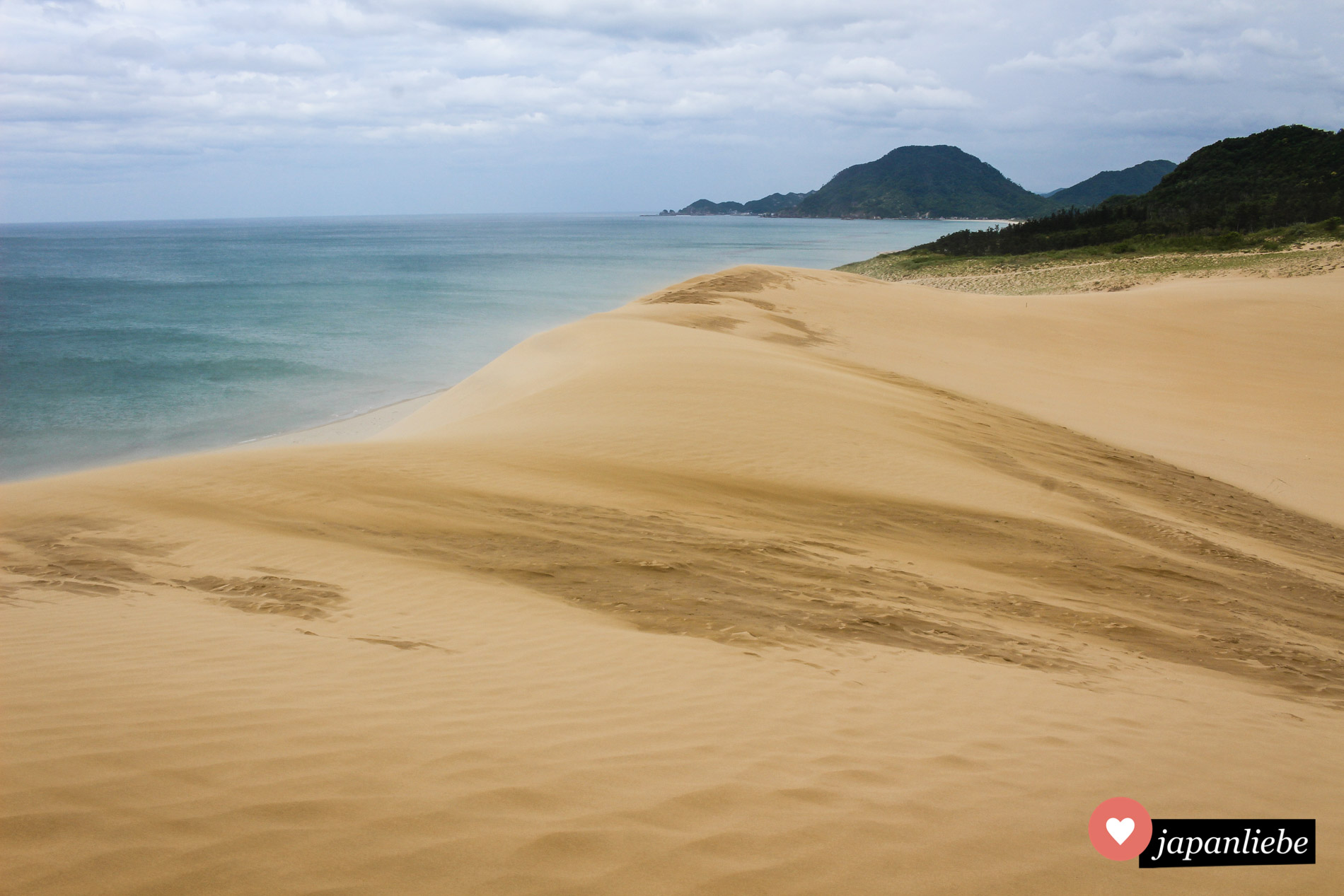 Überraschender Anblick: ein kleines Stück wüste am Meer. Und das in Japan!