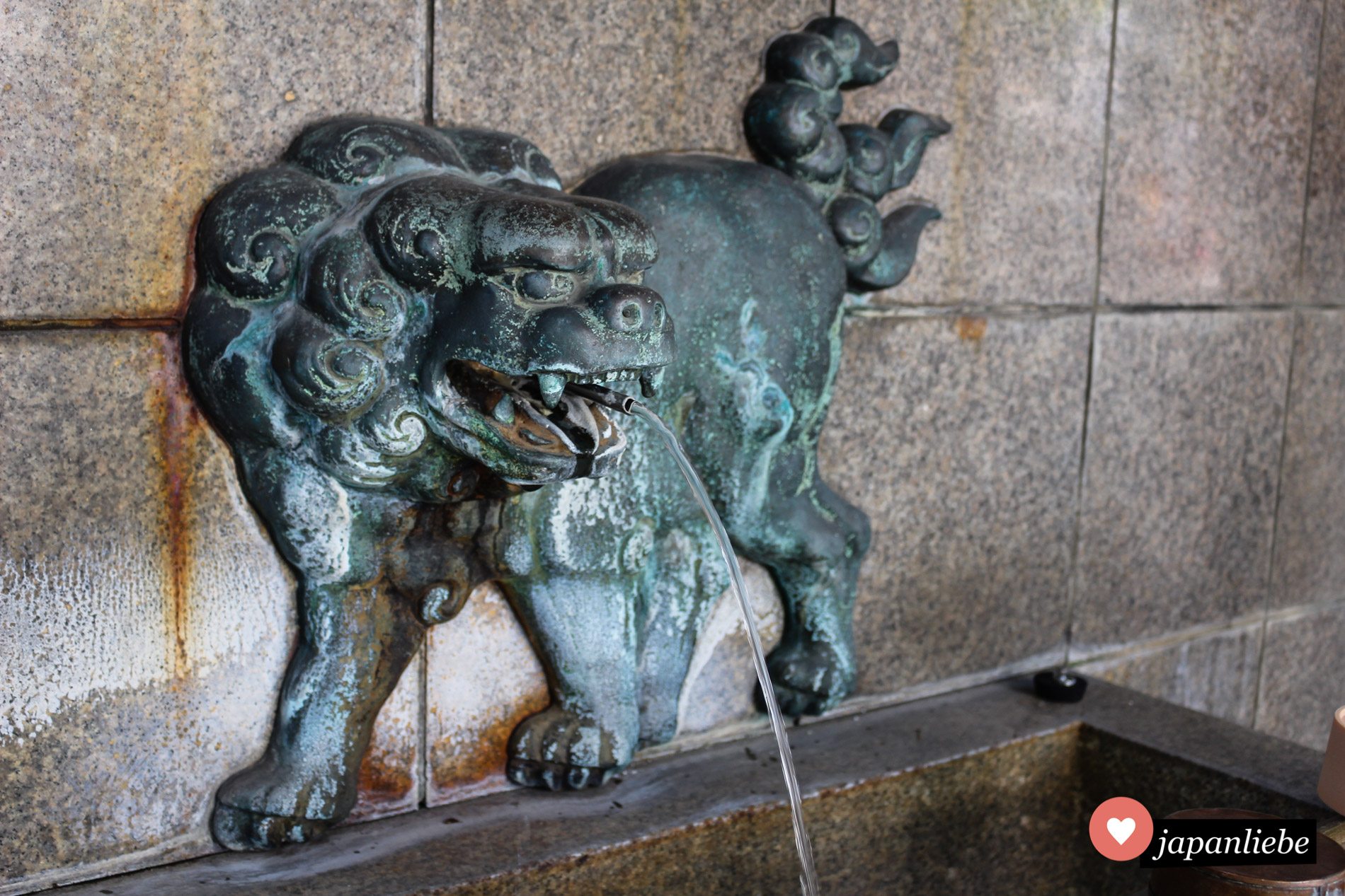 Am Namba Yasaka-Schrein ist alles in Löwenform.