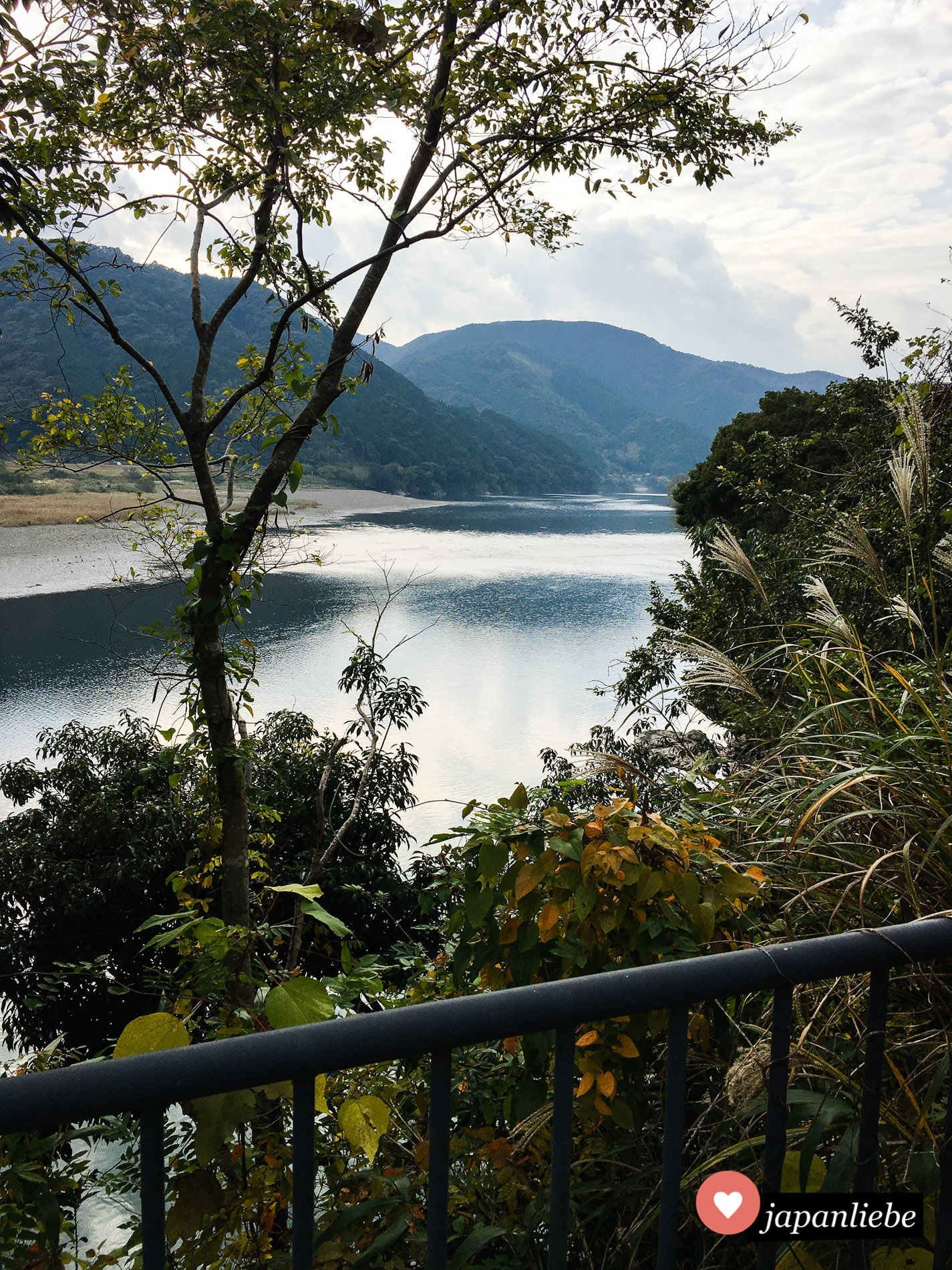 Der Shimanto-Fluss, angeblich Japans letzter wilder Fluss ohne Staudämme oder künstliche Befestigungen.