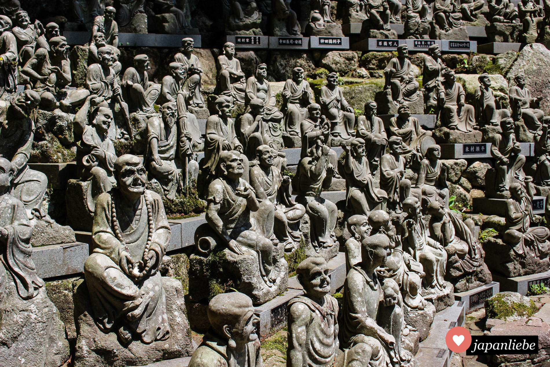 Am Nanzo-in-Tempel gibt es unzählige Statuen zu bewundern. 500 davon zeigen Schüler Buddhas.