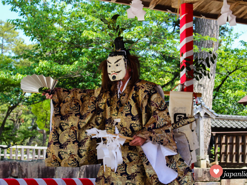 Am Izumo-taisha-Schrein findet eine kagura-Theater-Aufführung statt.
