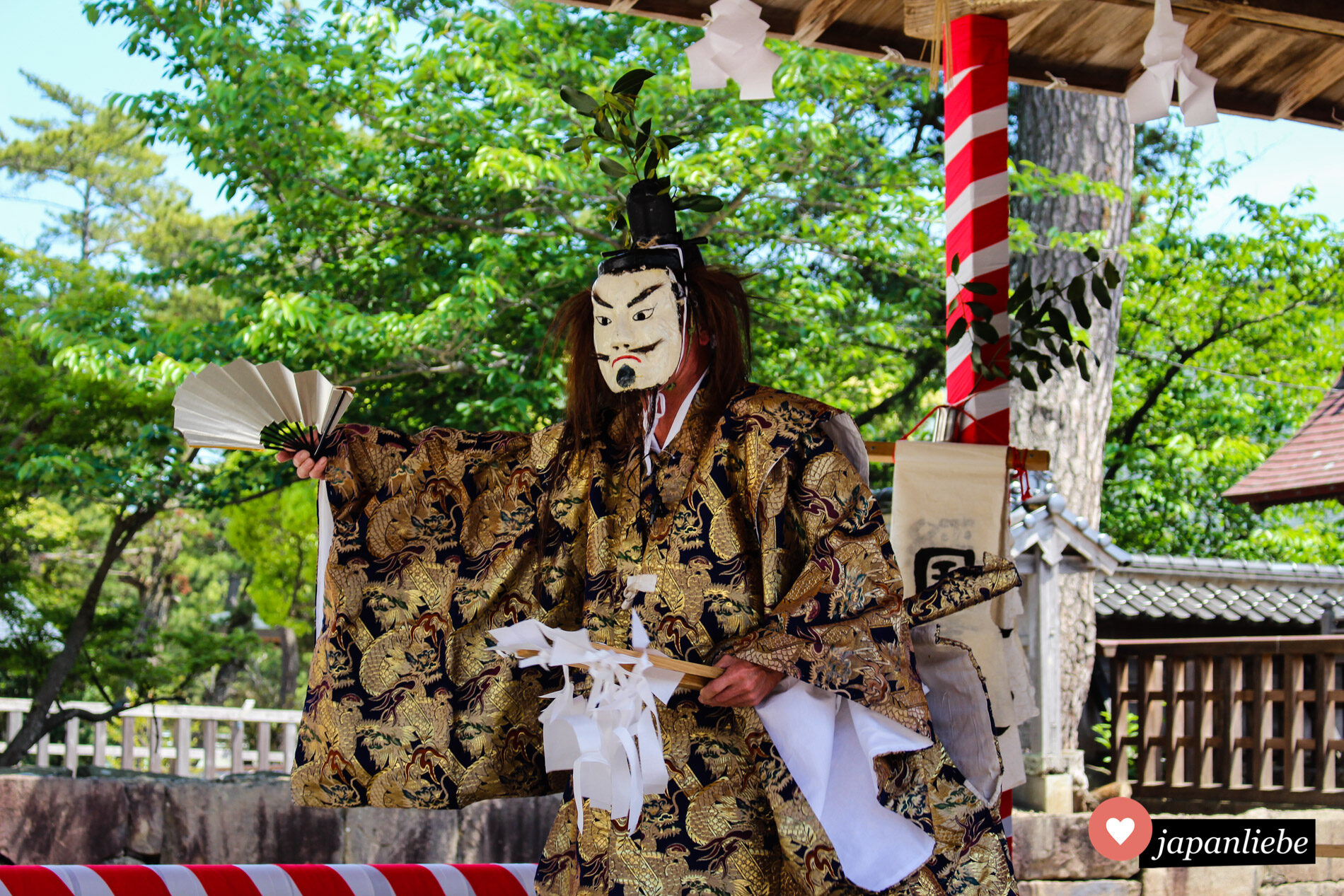 Am Izumo-taisha-Schrein findet eine kagura-Theater-Aufführung statt.