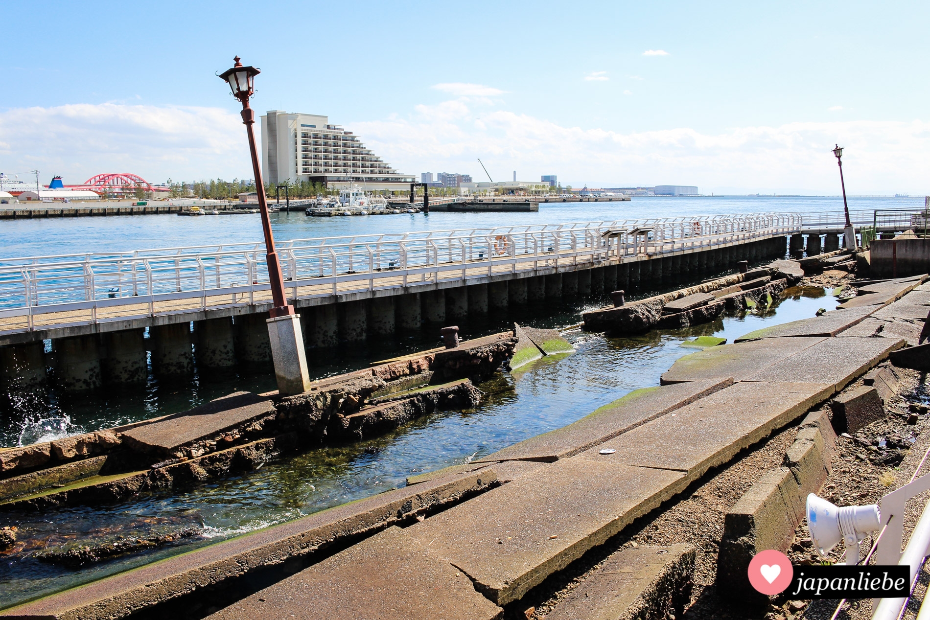 Der Erdbebengedächtnispark am Hafen von Kobe erinnert and ie Zerstörung von 1995.