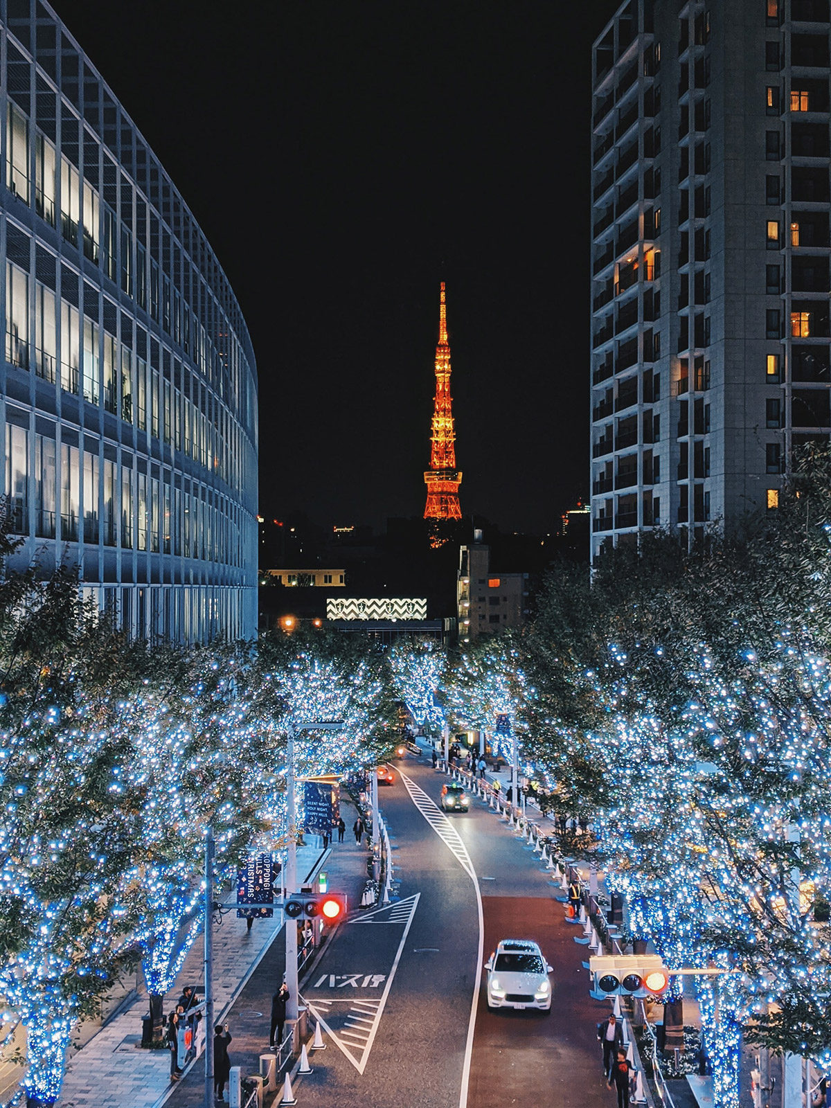 Illumination mit Blick auf den Tōkyō Tower. (Foto: note thanun auf Unsplash https://unsplash.com/photos/dOFpWEml0nw)