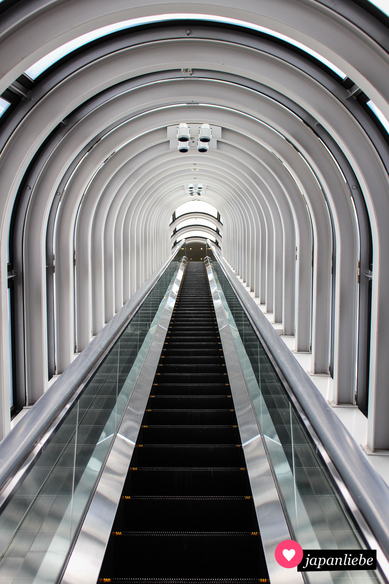 Wie aus einem Science-Fiction-Film: die gläsernen Rolltreppen des Umeda Sky Buildings.