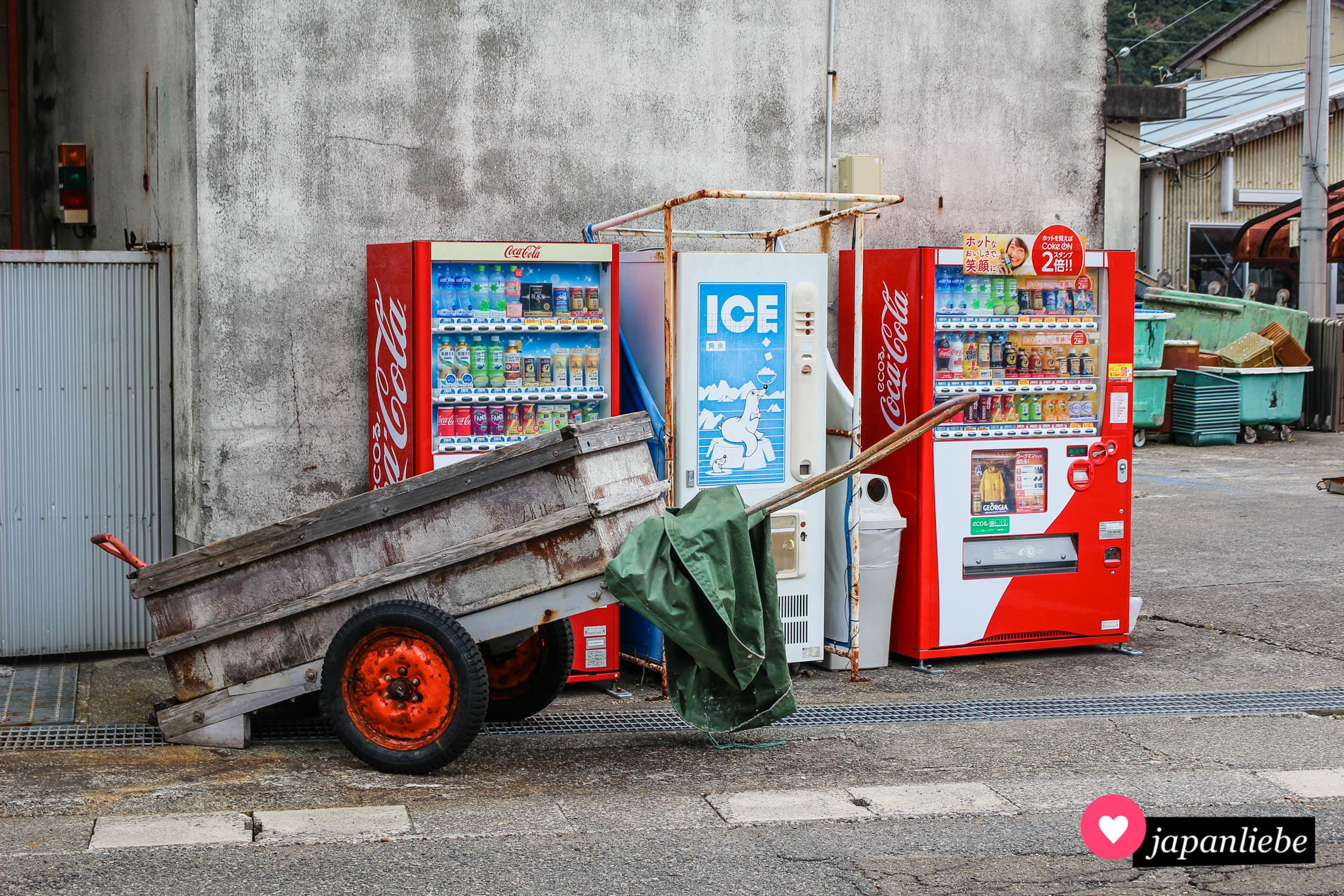 Japanische Getränkeautomaten sieht man selbst in den entlegensten Ecken.