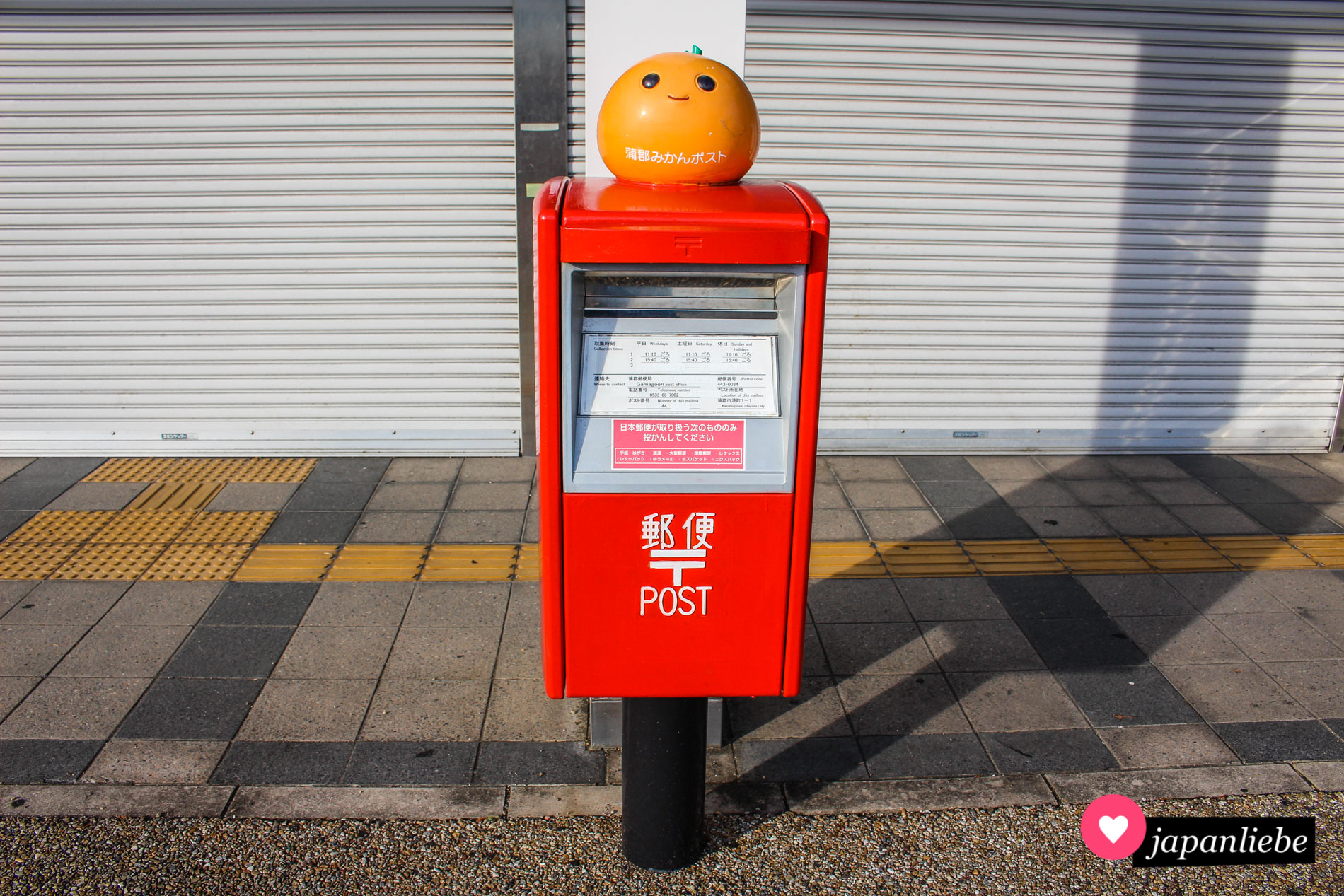 Dieser Postkasten in Gamagori hat obenauf das Maskottchen der Stadt: Mikan-chan.