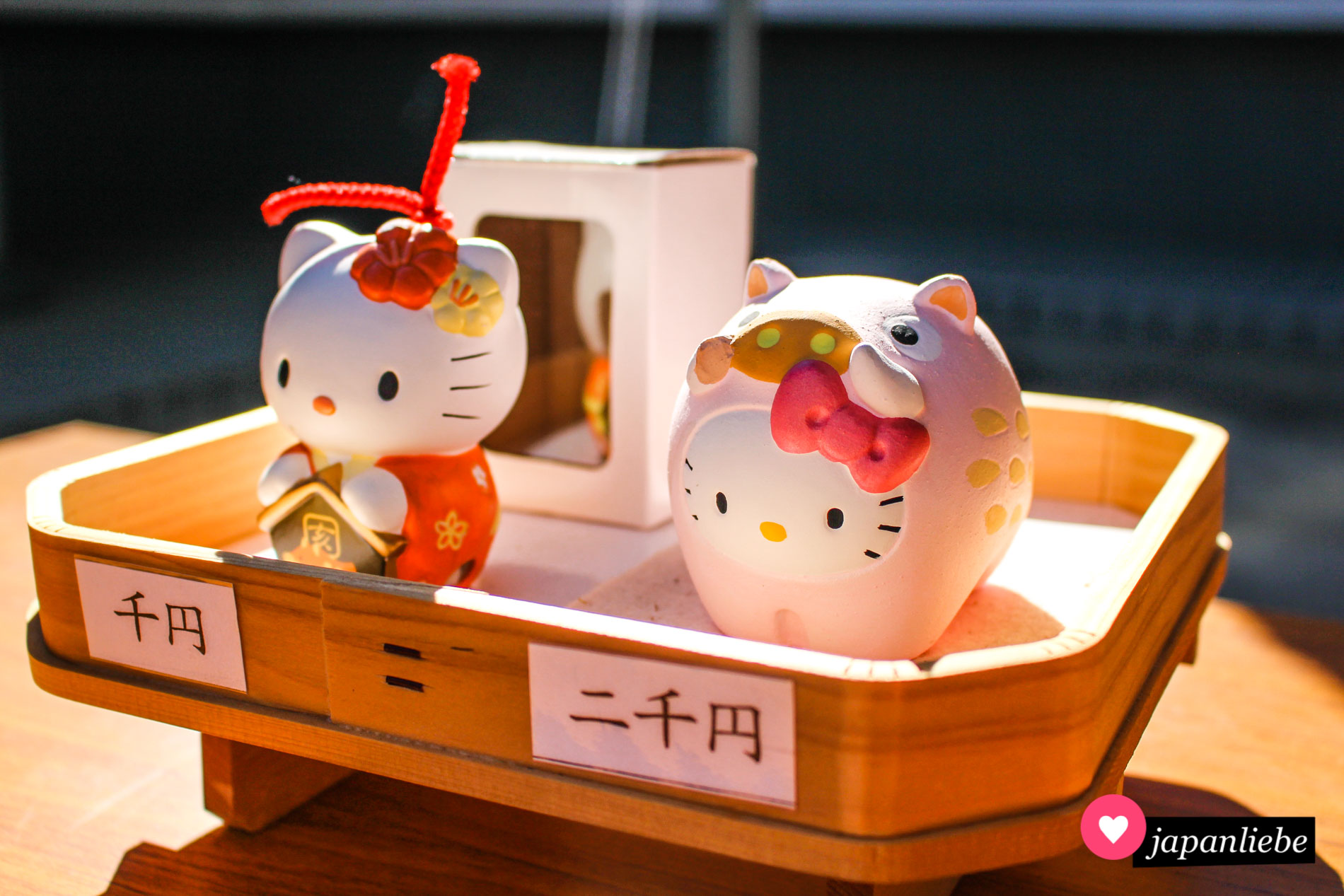 Keramikglocken am Atago-Schrein in Fukuoka in Form von Hello Kitty.