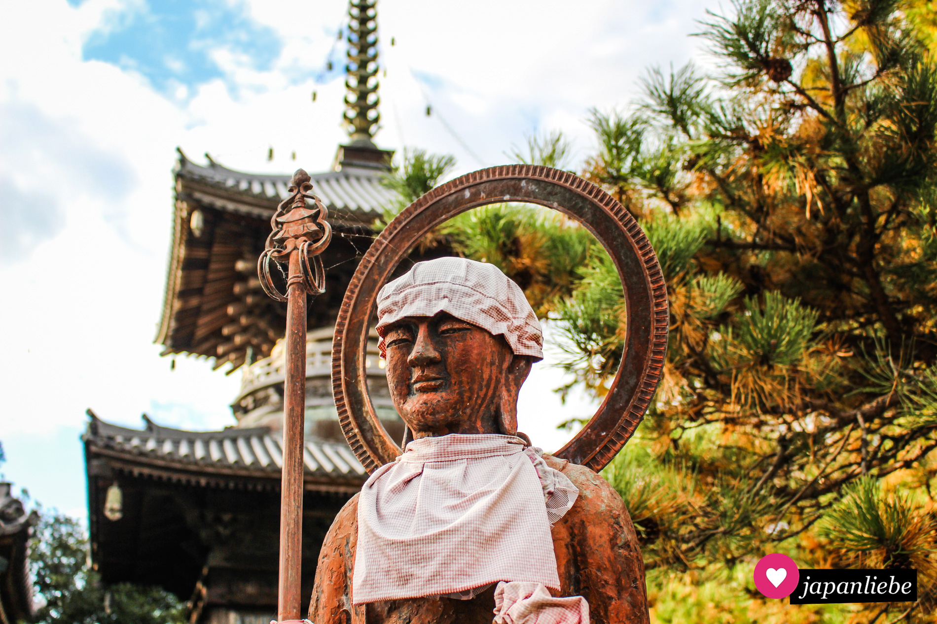 Eine Statue am Ryōzen-ji-Tempel.