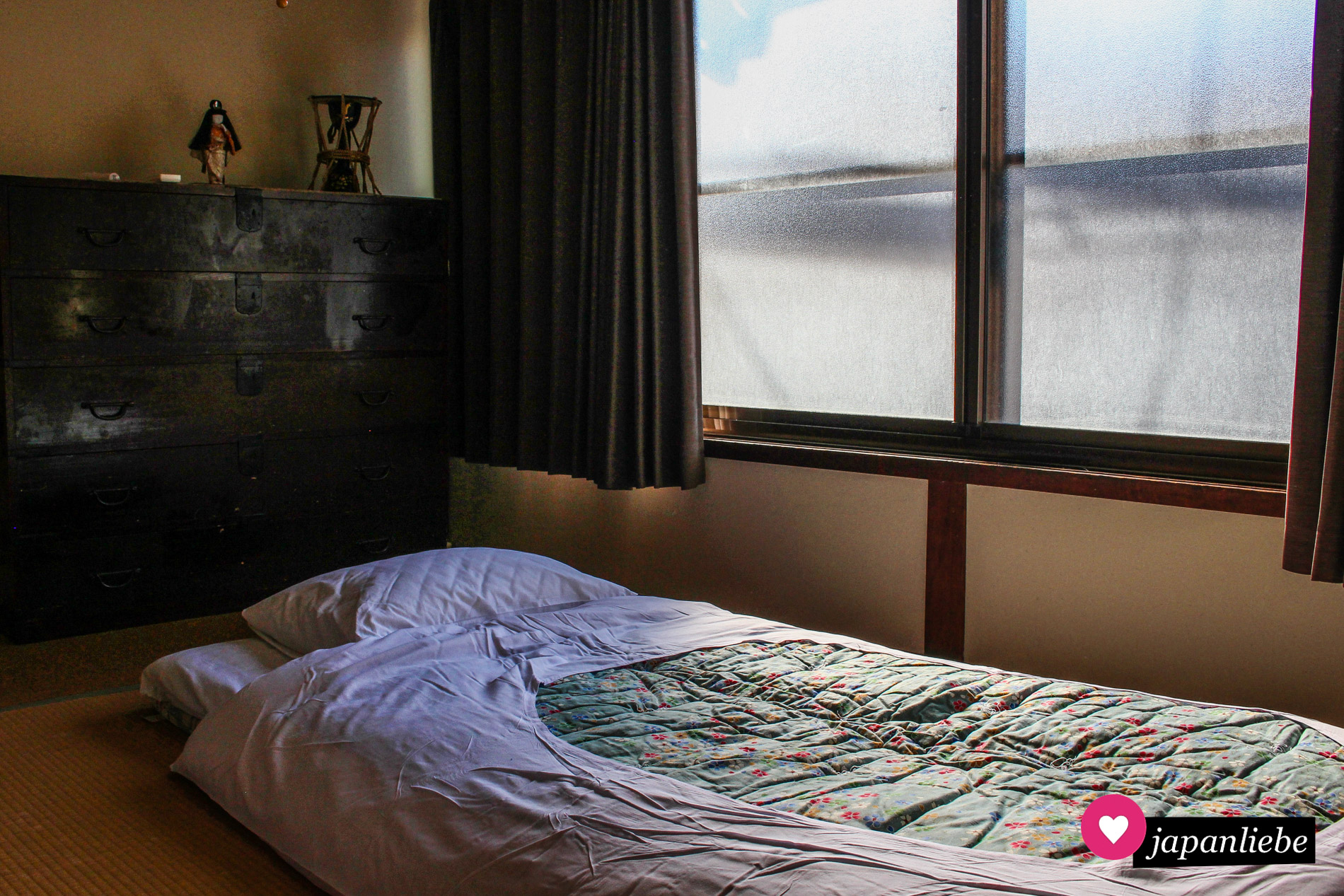 In meinem „machiya“-Stadthaus in Kyōto von Japan Experience hatte ich die Wahl zwischen einem Doppelbett und einer Futon-Matratze am Boden.