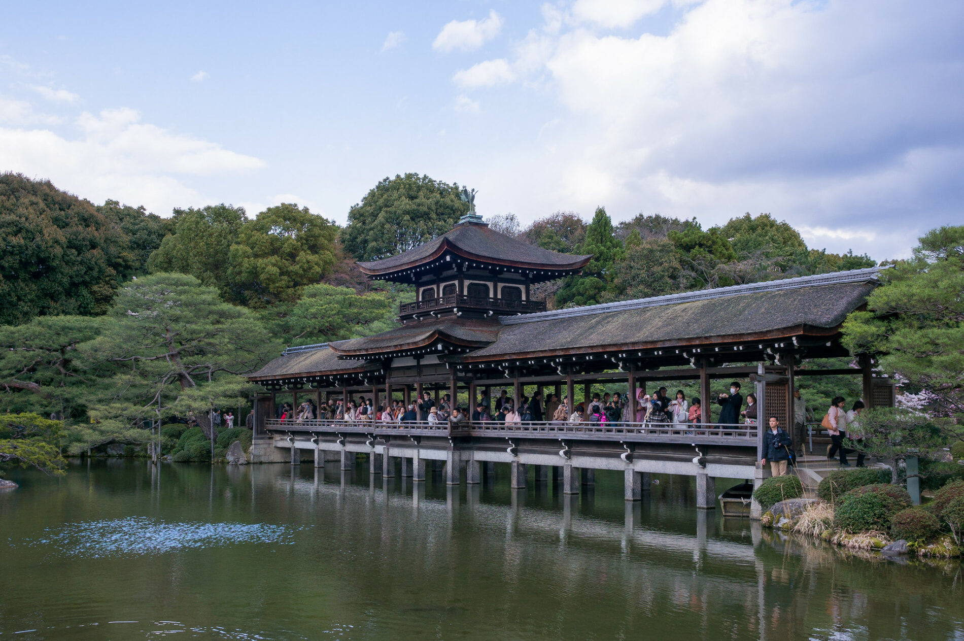 Die Taiheikaku-Brücke im Garten des Heian-Schreins in Kyōto. (Foto: Wei-Te Wong auf flickr https://flic.kr/p/n4LLFz CC BY-SA 2.0)