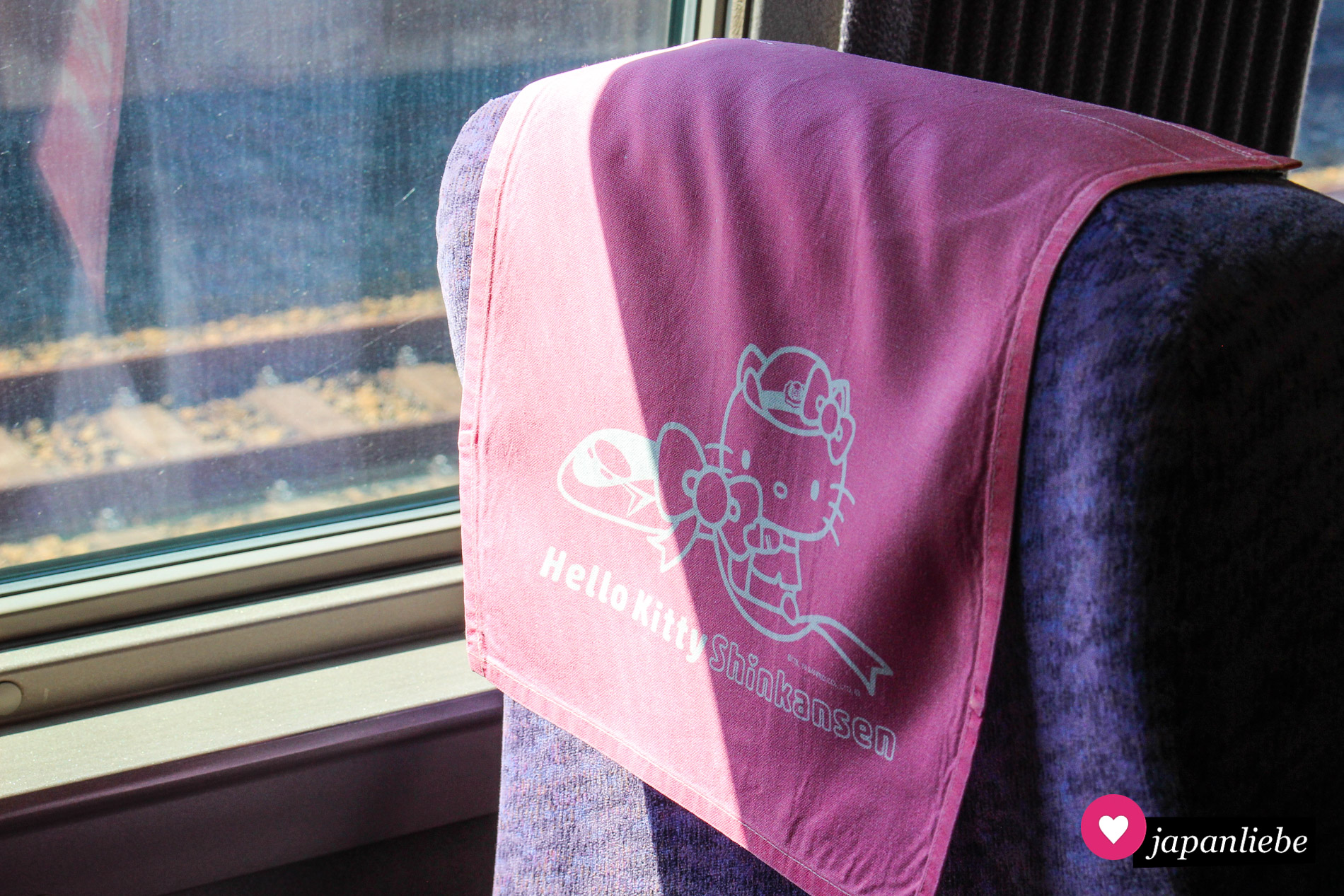Zuckerschockalarm bei der niedlichen Ausstattung des Hello-Kitty-Shinkansen.