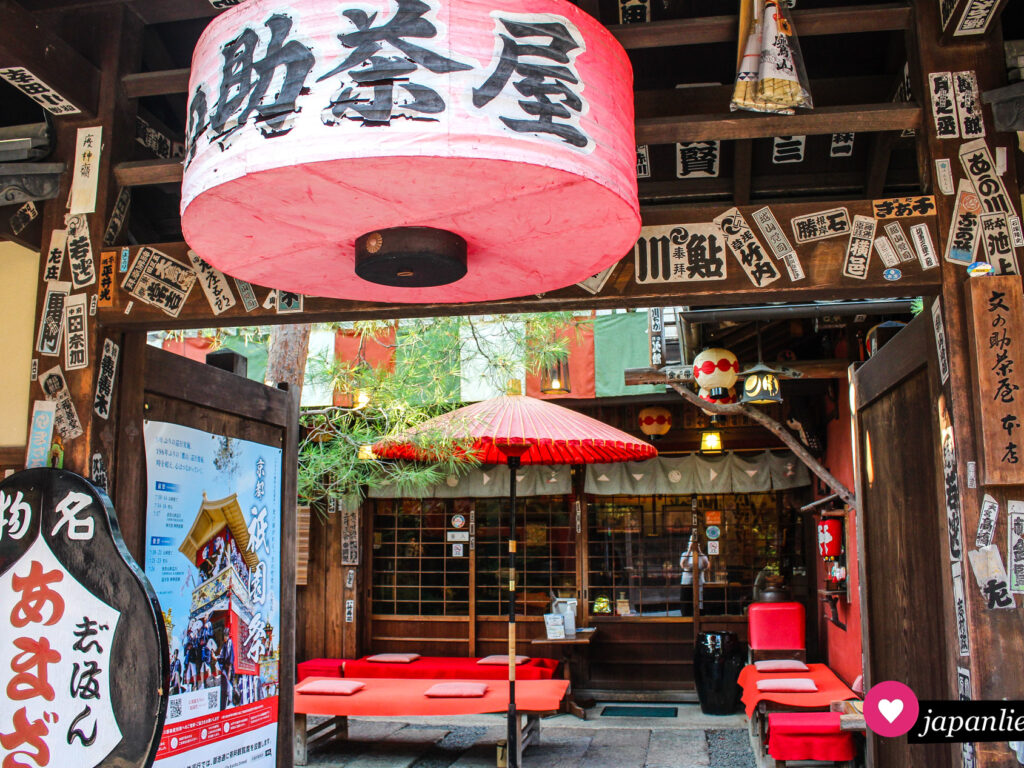 Der Eingang zur „Bunnosuke Chaya Honten“-Teestube.