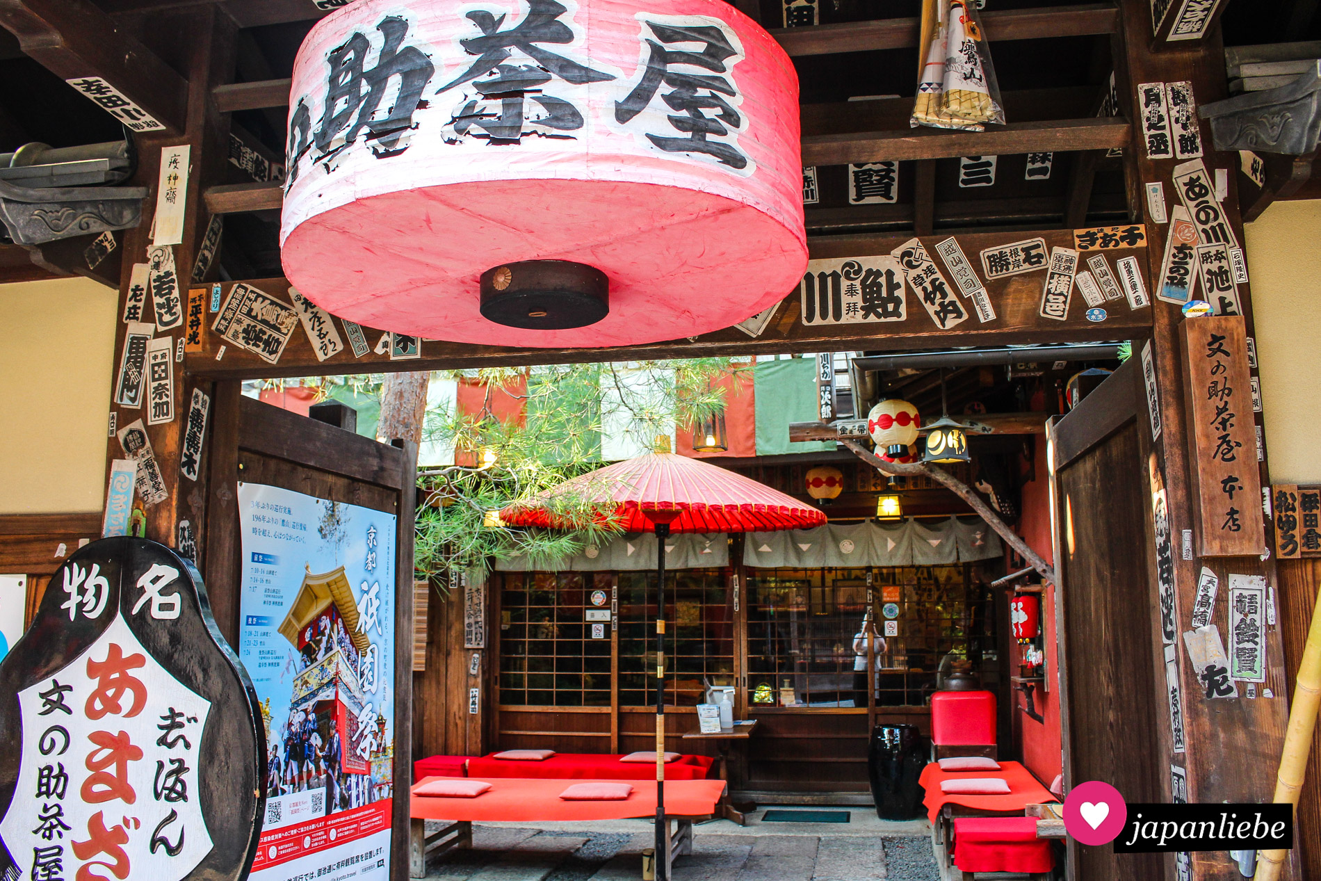 Der Eingang zur „Bunnosuke Chaya Honten“-Teestube.