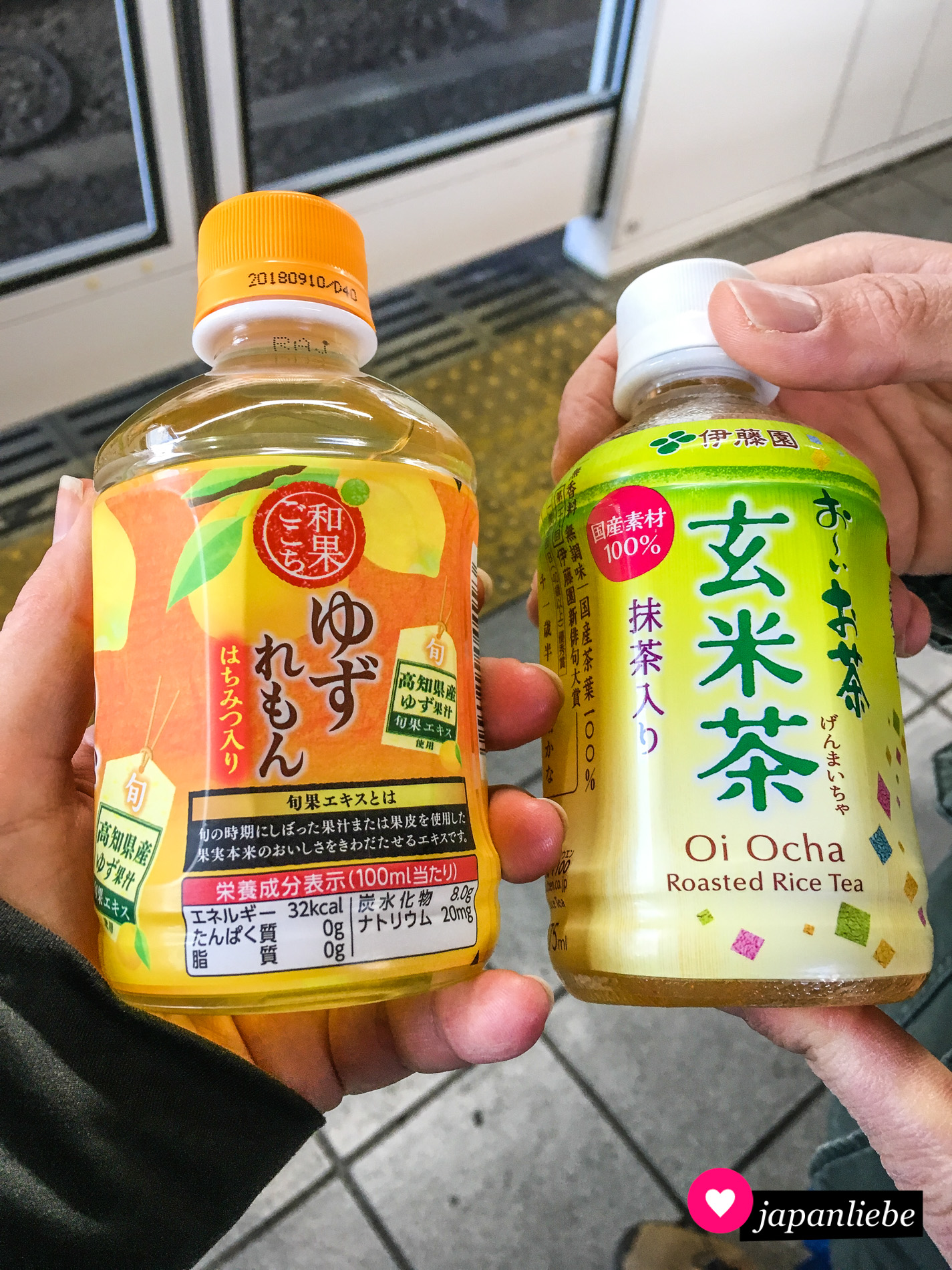 Das beste bei einer Japanreise im Winter: heißer Tee aus dem Automaten.