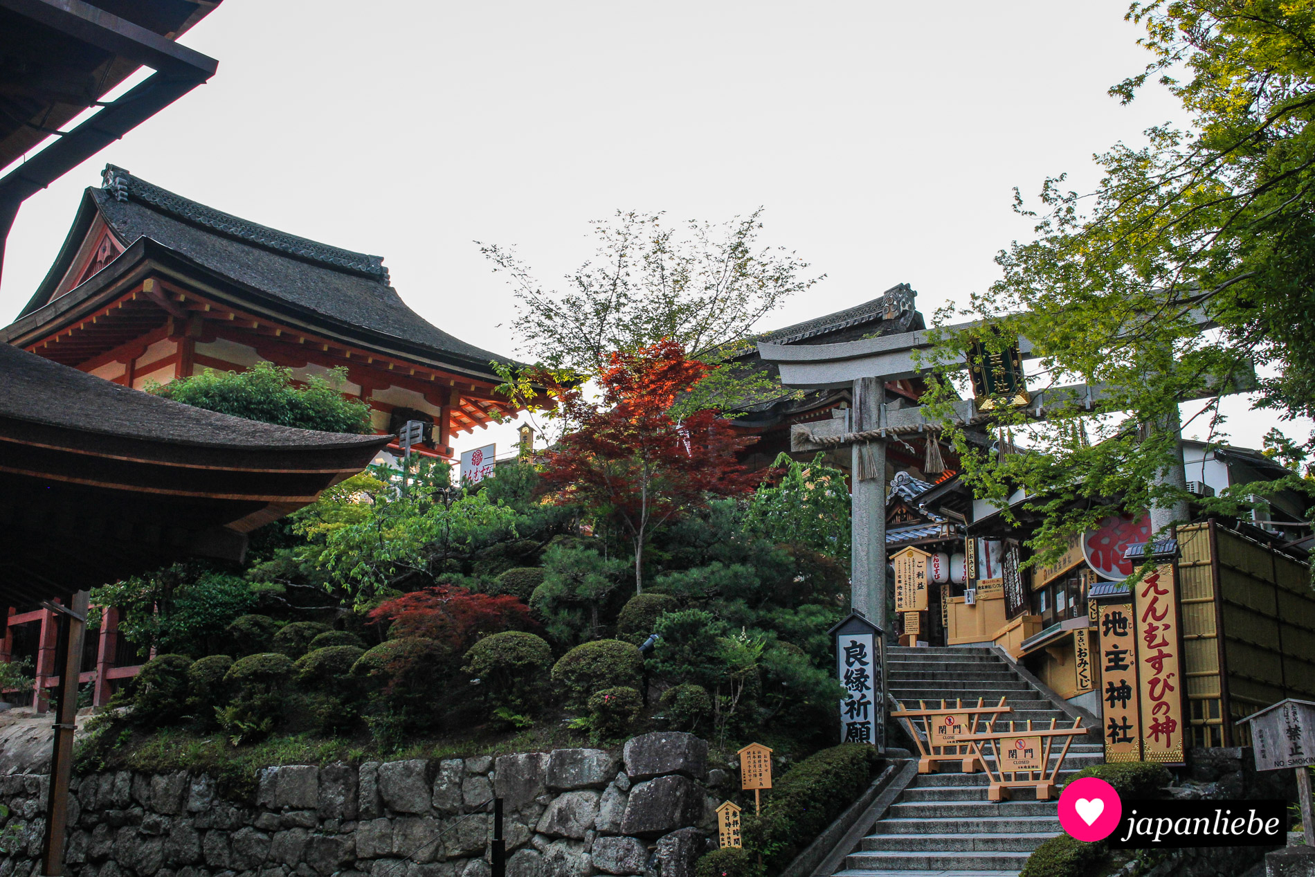 Ebenfalls UNESCO-Weltkulturerbe und direkter Nachbar des Kiyomizu-dera: der Jishu-jinja-Schrein.