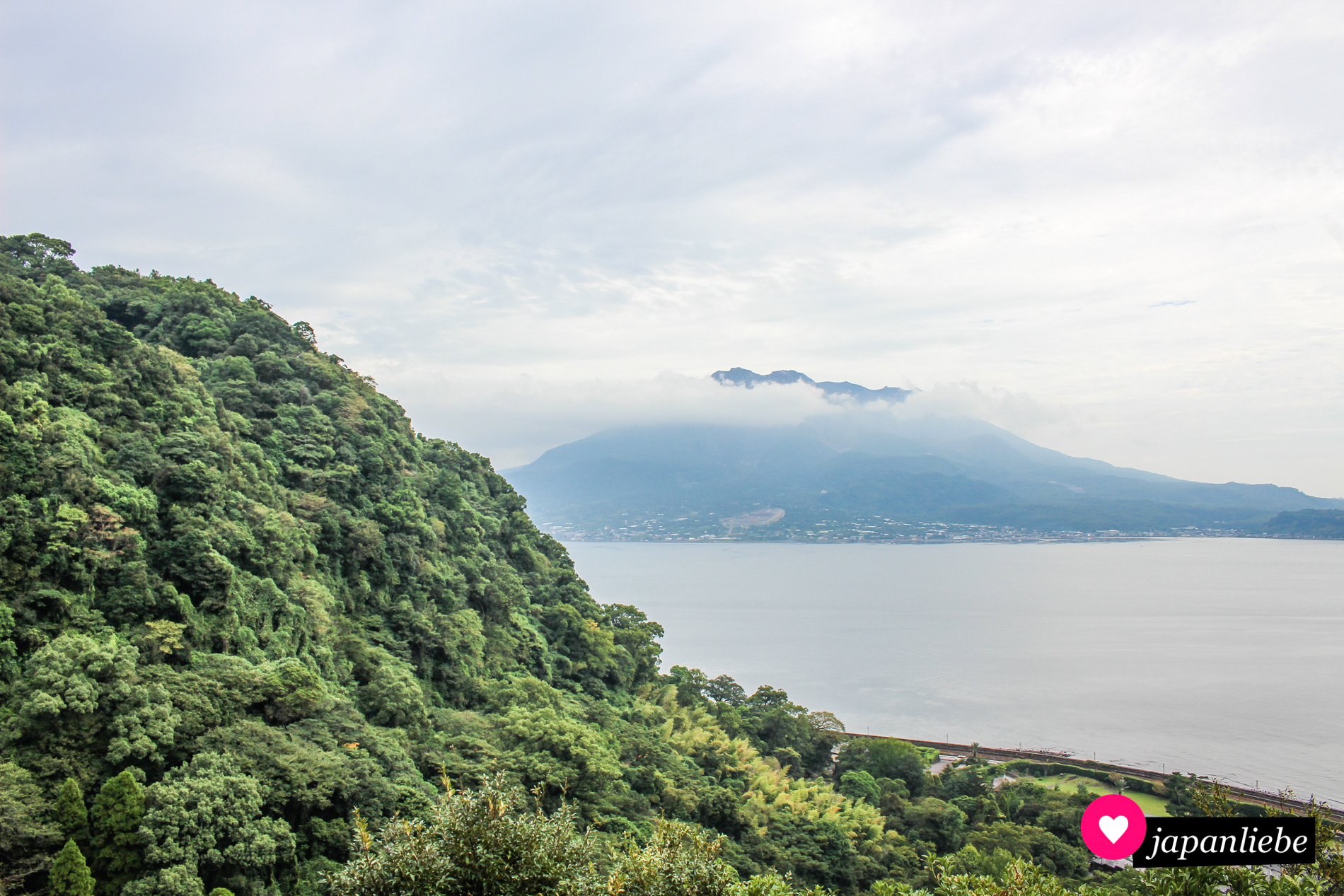 Der Aufstieg hat sich gelohnt: toller Blick über die Kino-Bucht und den Sakurajima.