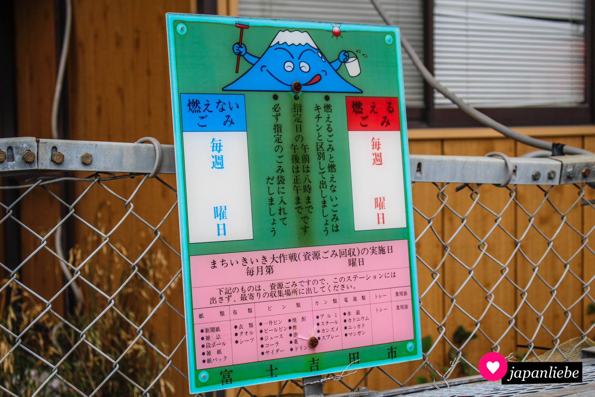 In der Stadt Fujiyoshida erklärt natürlich eine niedliche Version von Japans heiligem Berg wie das mit der Mülltrennung funktioniert.