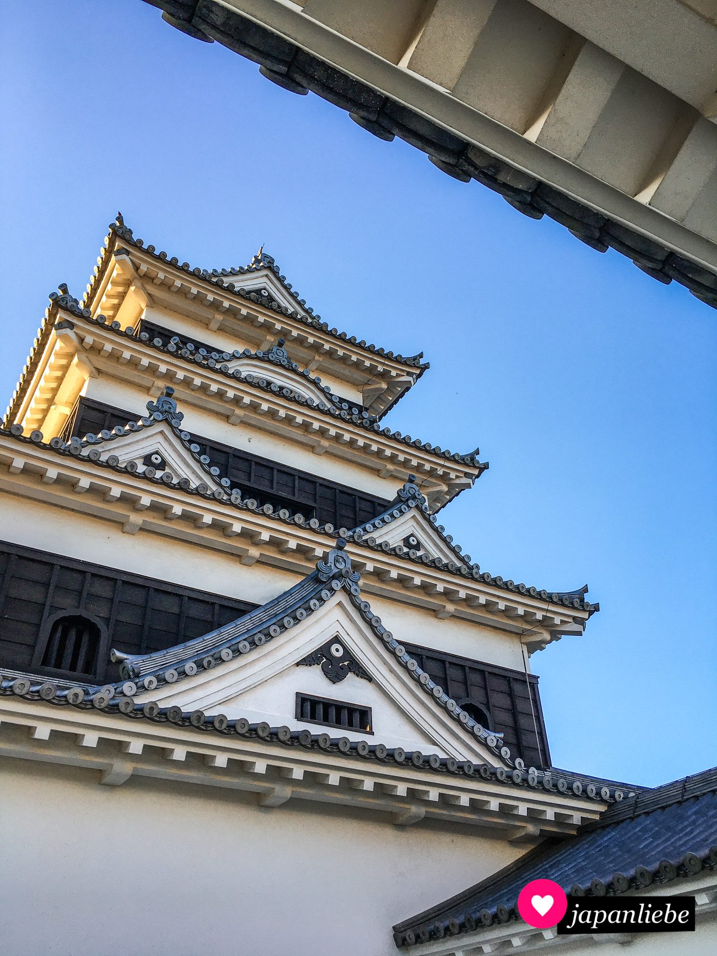 Der Hauptturm der Festung von Ōzu wurde nach traditioneller Art wiedererrichtet.