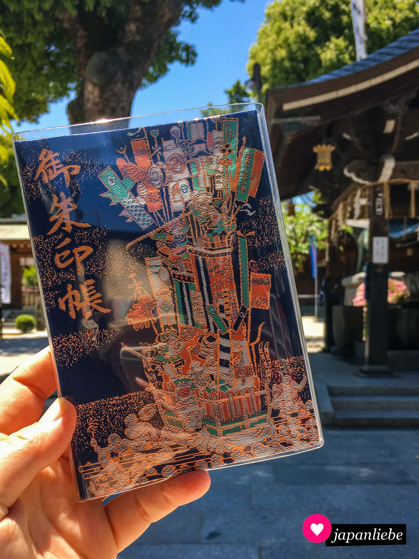 Ein frisch gekauftes „goshuinchō“-Pilgerbuch vom Kushida-Schrein in Fukuoka.
