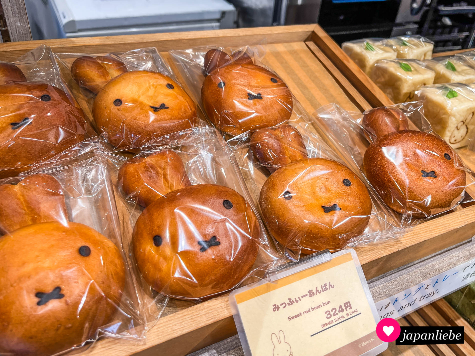 Der Verkaufsschlager in den Miffy-Bäckereien sind die mit roter Bohnenpaste gefüllten Brötchen in Form eines Hasenkopfs.