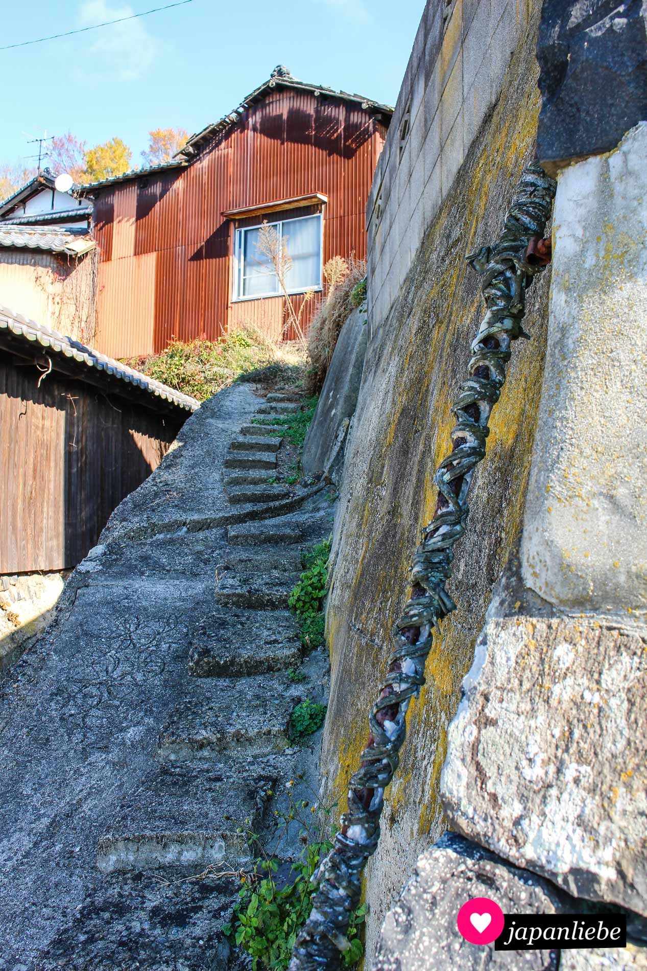 Ein Spaziergang durchs Dorf ist auf Ogijima ein kleines Abenteuer.