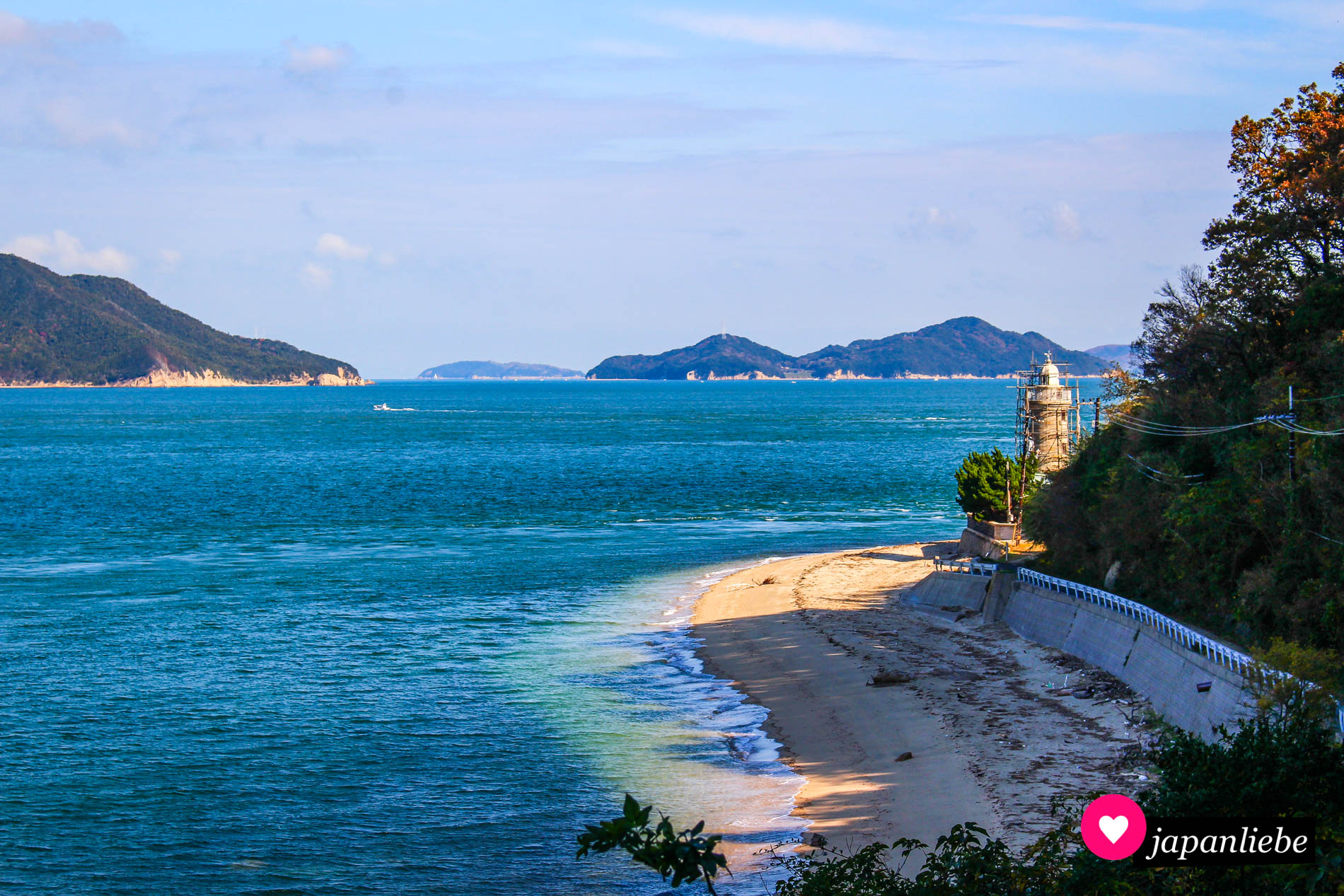 Die halbstündige Wanderung zum Ogijima-Leuchtturm lohnt sich allein schon für die Aussicht.