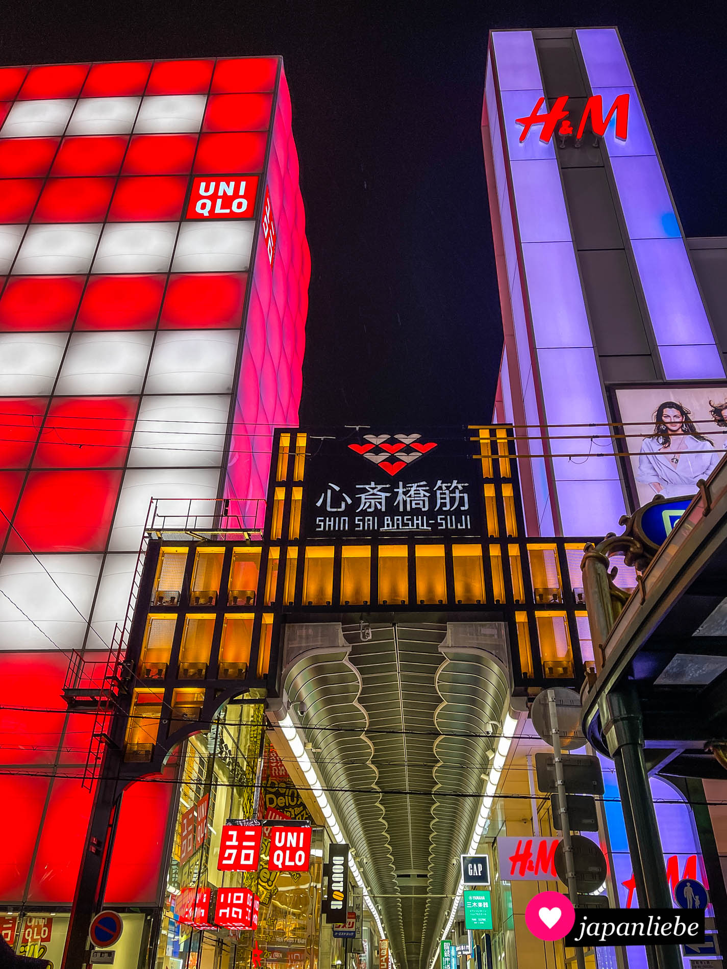 Modernes Flair hat die Shinsaibachi-suji in Ōsaka.