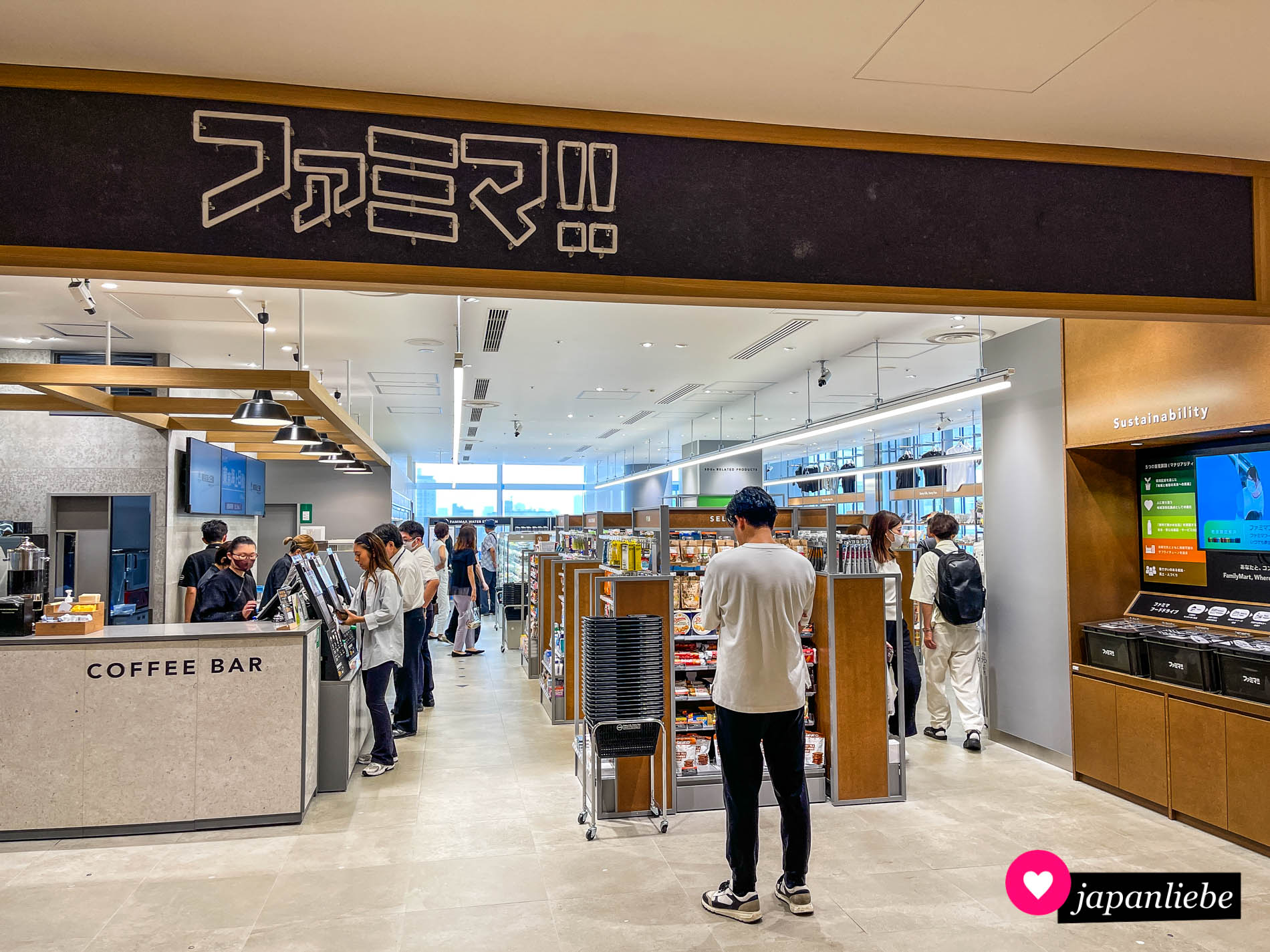 Ungewohnter Style für einen Family Mart: die Famima!!-Filiale in Azabudai Hills.