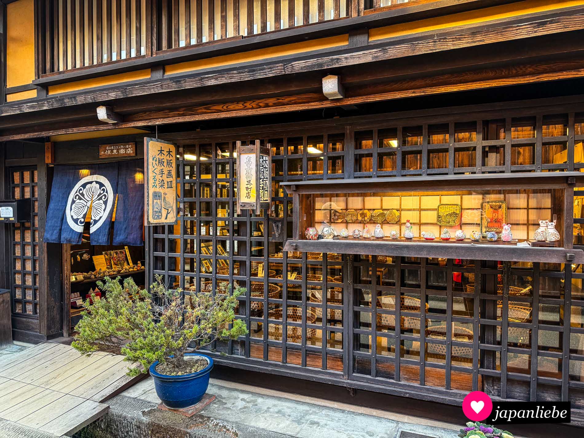 Dezent ist die Fassade meines Lieblingsladens in Takayama.