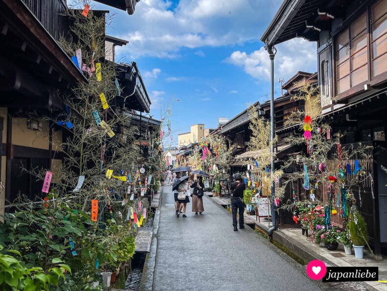Die Altstadt von Takayama mit Tanabata.Dekoration.