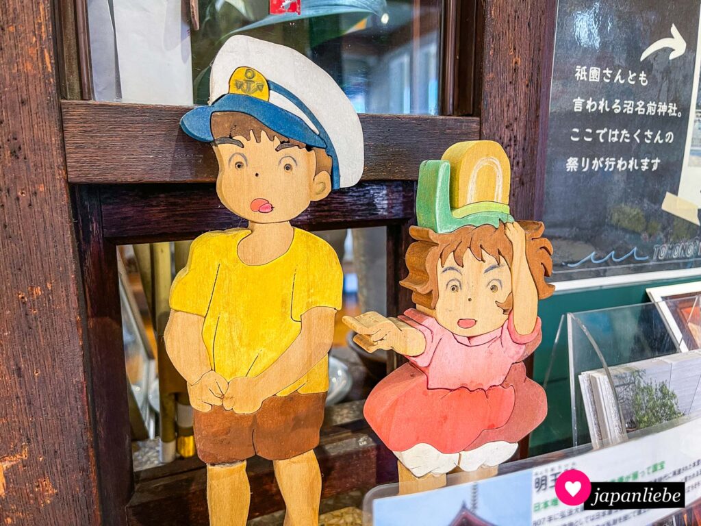 In ganz Tomonoura kannst du auf den Spuren Ponyos wandeln.